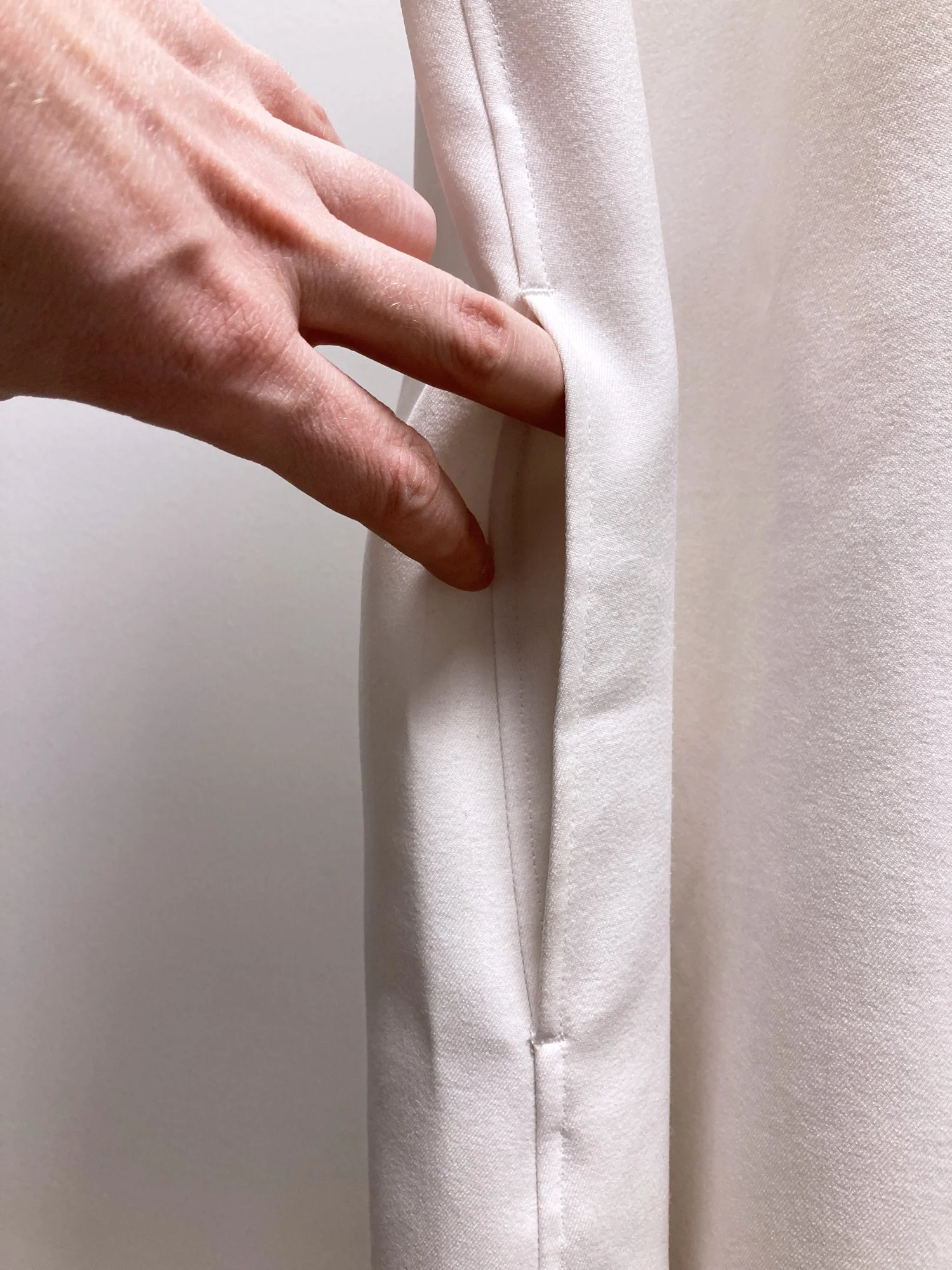 FS2050_Comme des Garcons AW1995 %22Sweeter than Sweet%22 white maxi pullover shirt dress_08.jpg