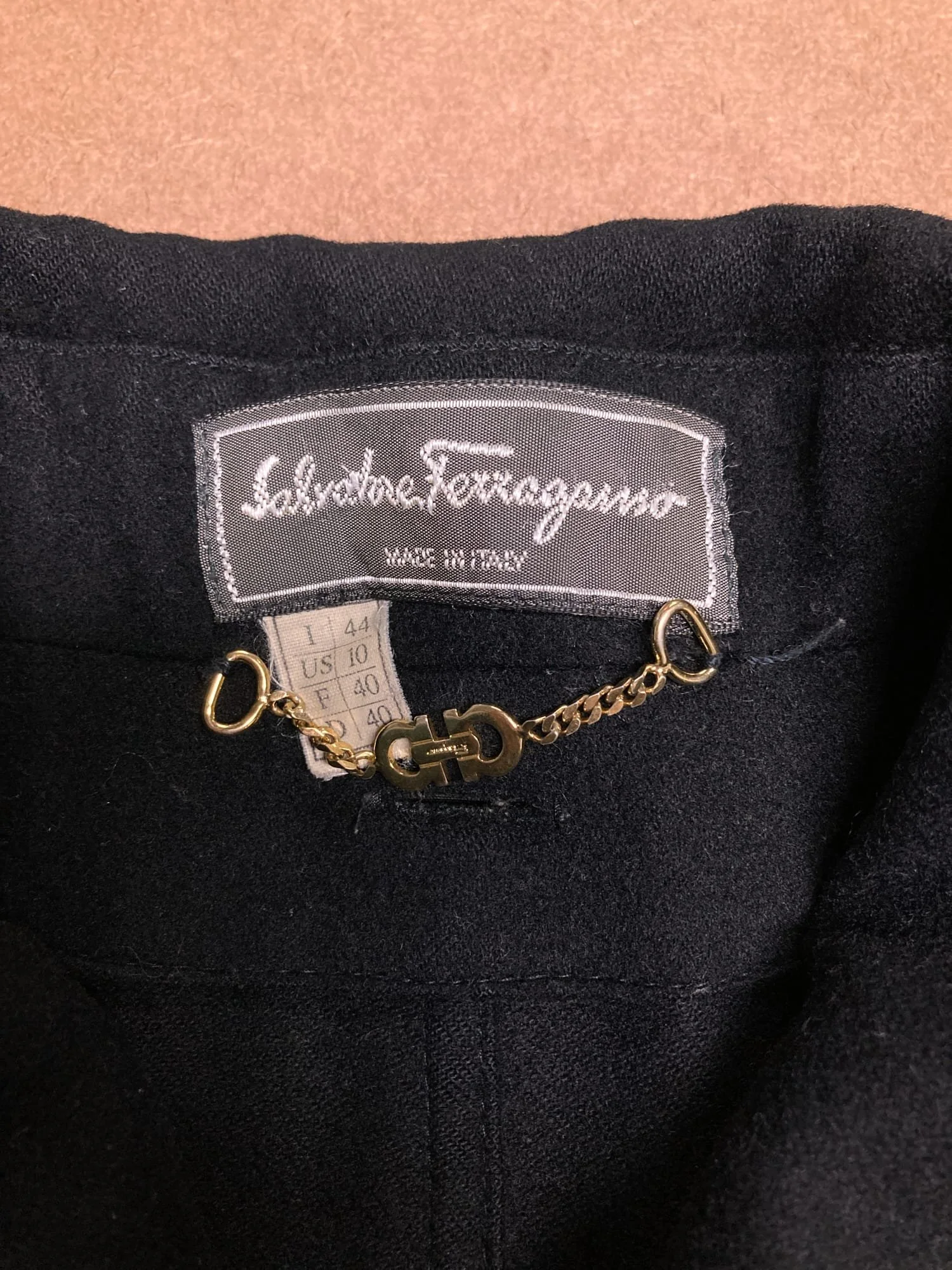 AFF_Salvatore Ferragamo poly and nylon coat with detachable liner and layered collar_09.jpg