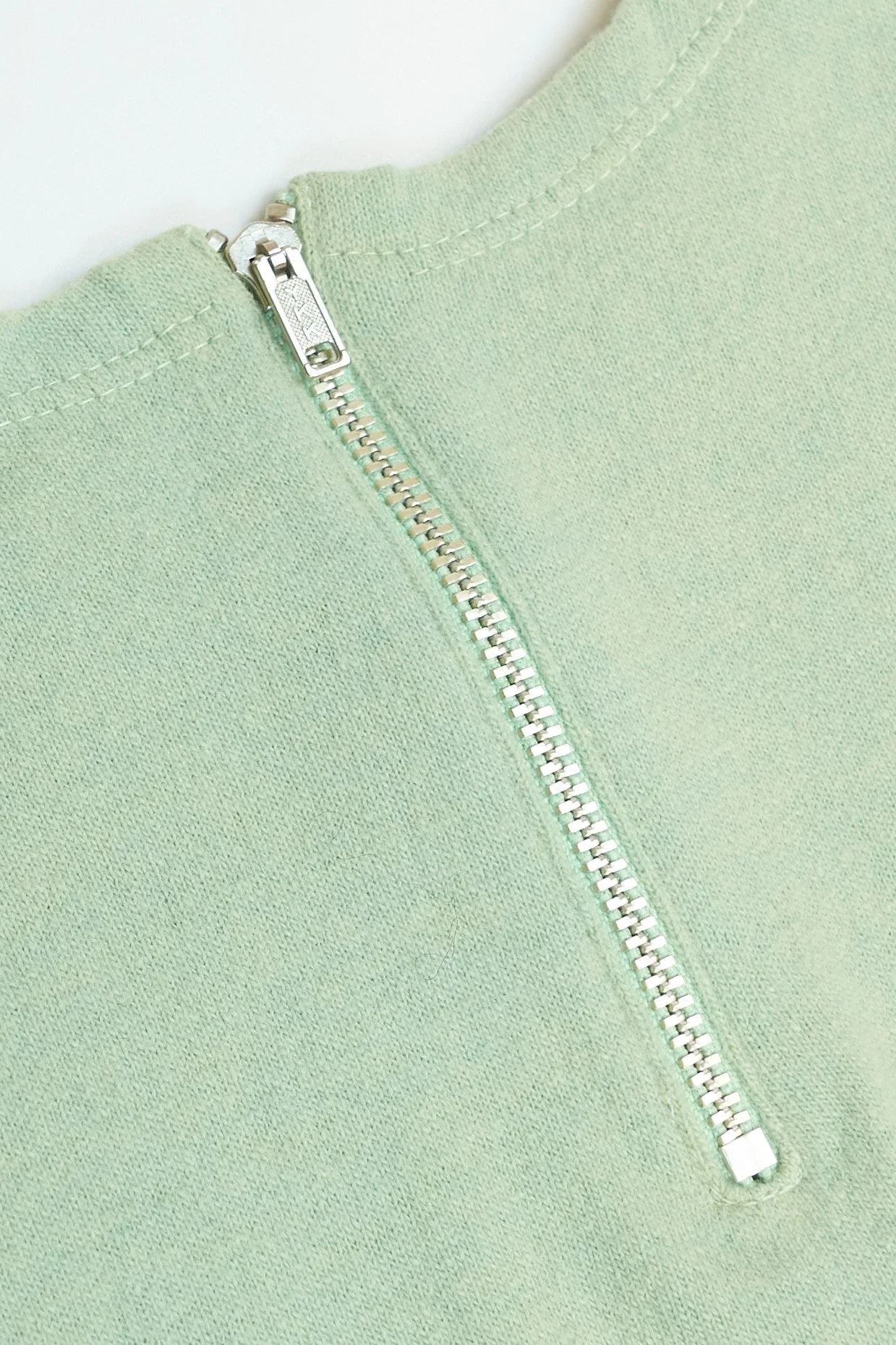 zucca rear zip gusset sleeve t-shirt  220901 4.jpg