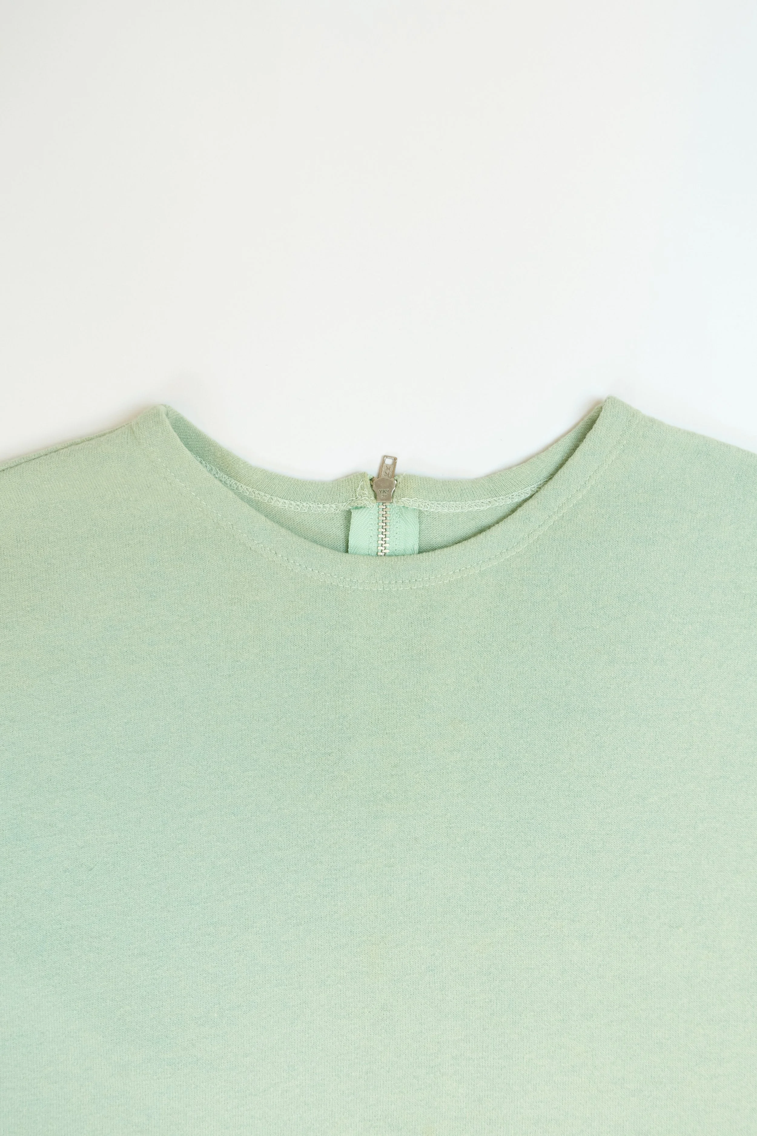 zucca rear zip gusset sleeve t-shirt  220901 2.jpg