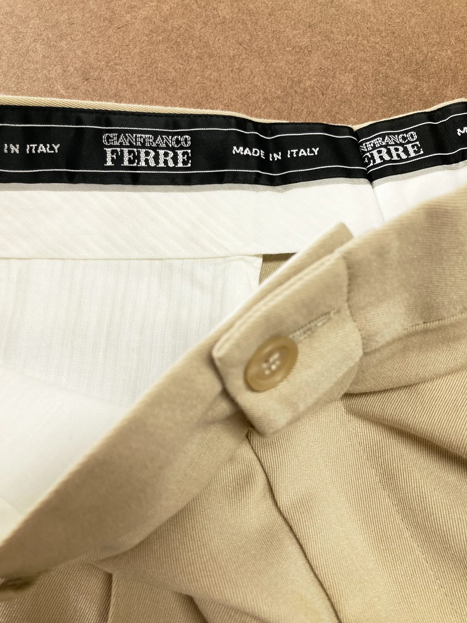 FS2171_Gianfranco Ferre beige wool blend pleated trousers_07.jpg