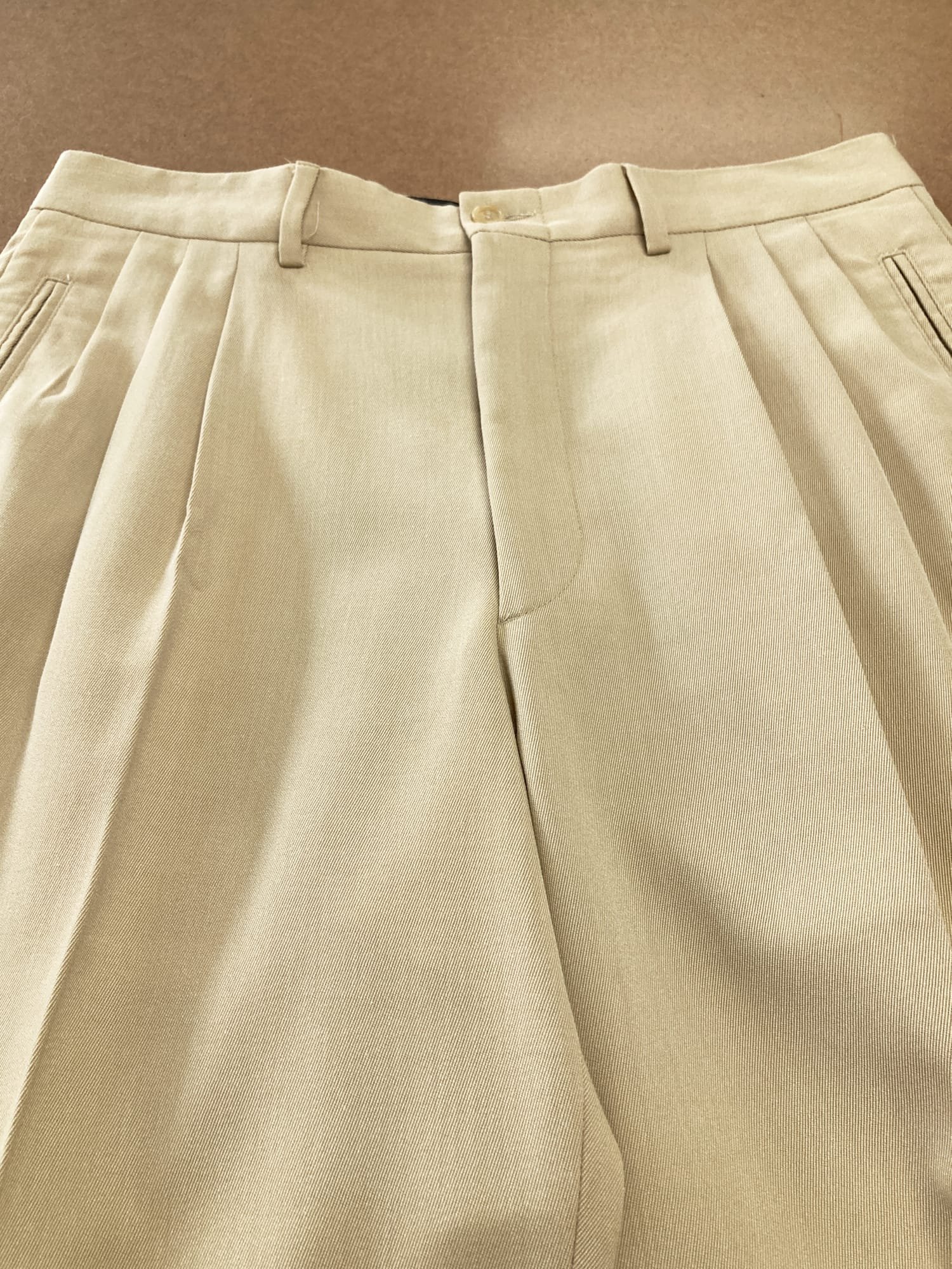 FS2171_Gianfranco Ferre beige wool blend pleated trousers_05.jpg
