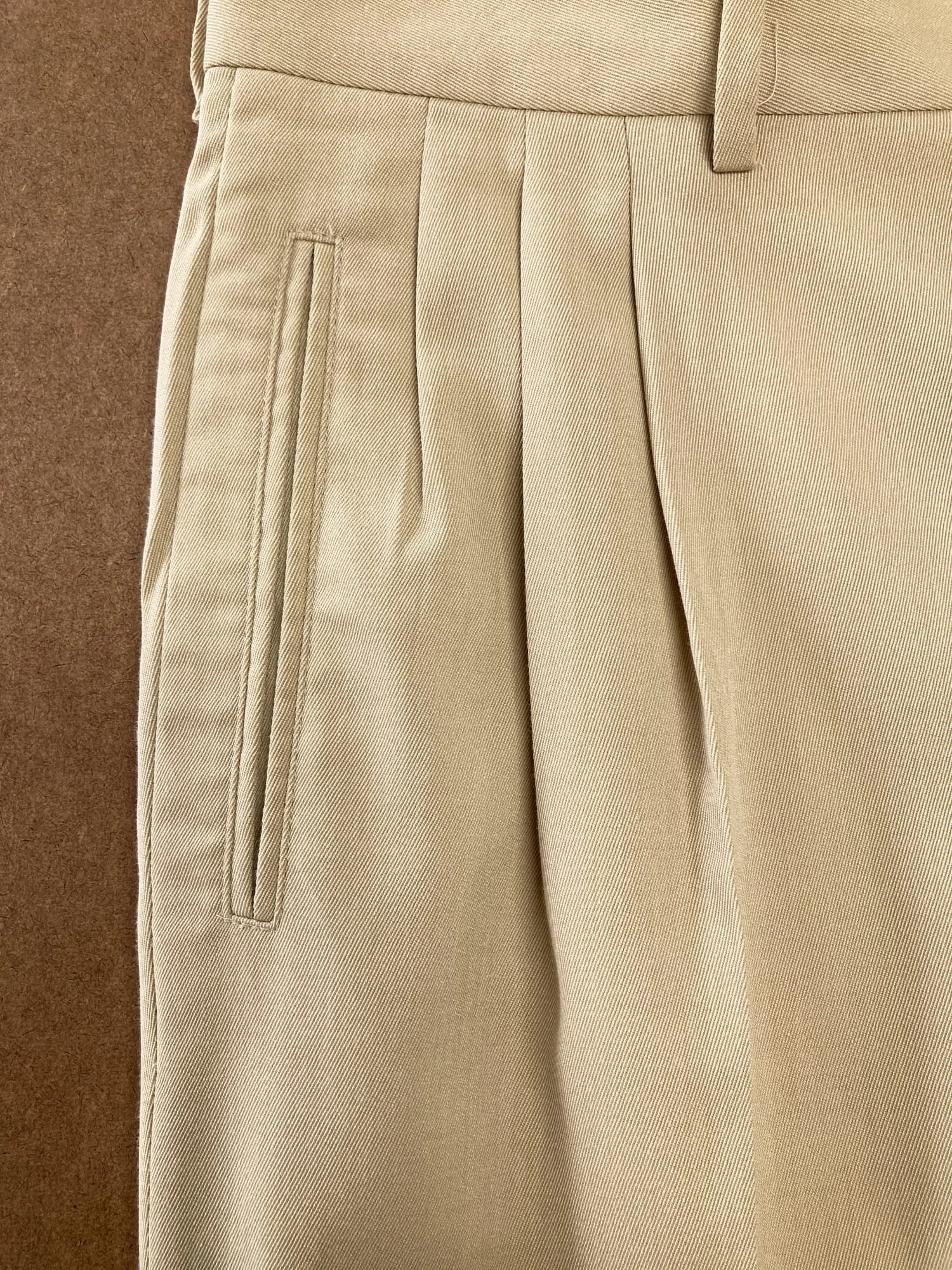 FS2171_Gianfranco Ferre beige wool blend pleated trousers_03.jpg