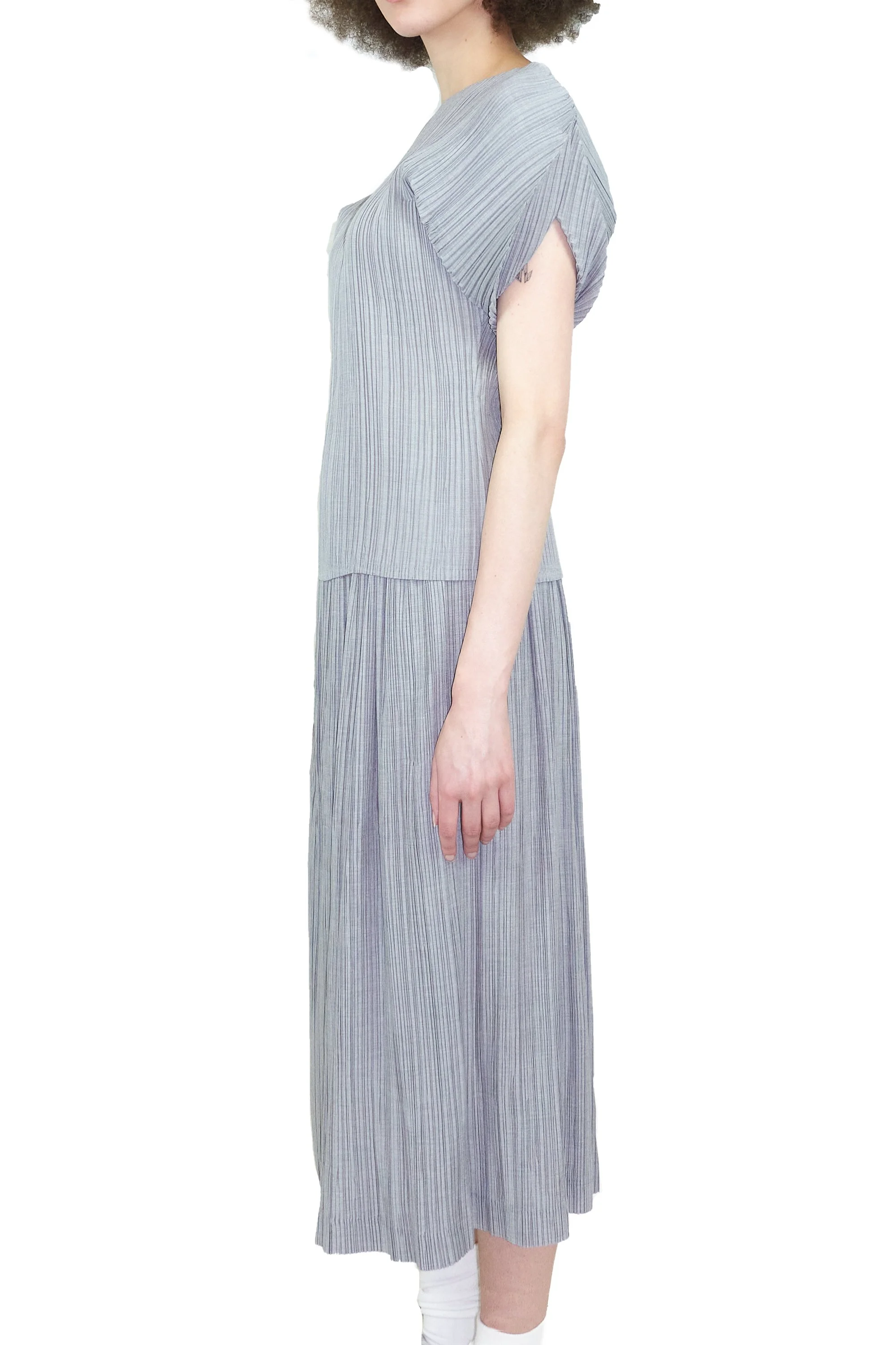 ISSEY MIYAKE pleated two peice silver set 0481 221003.jpg