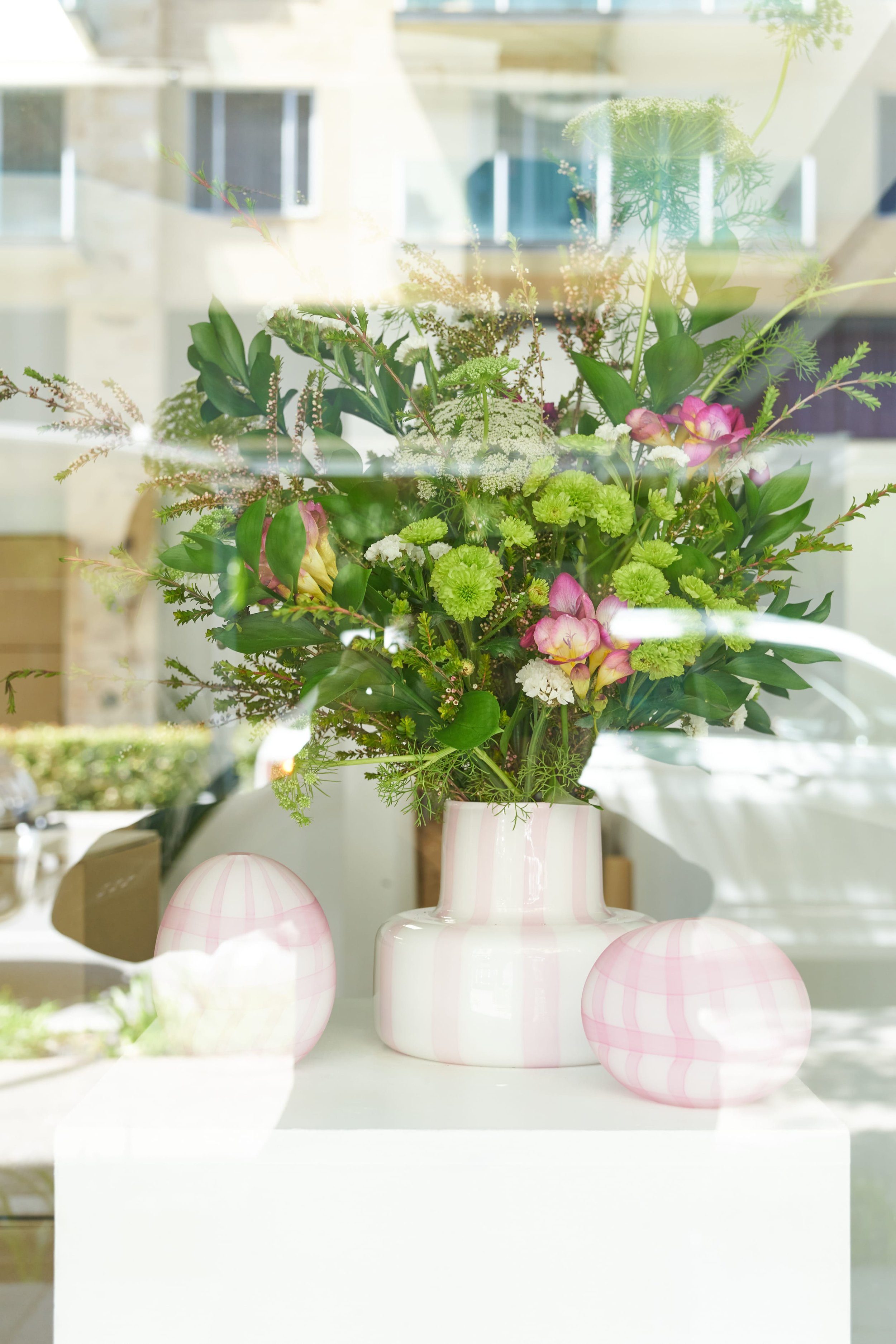 20221016-DSC06201_spring 2022 floral arrangements at a flat shop frome street [bailey donovan with floral arrangement by mel stefanidis].jpg