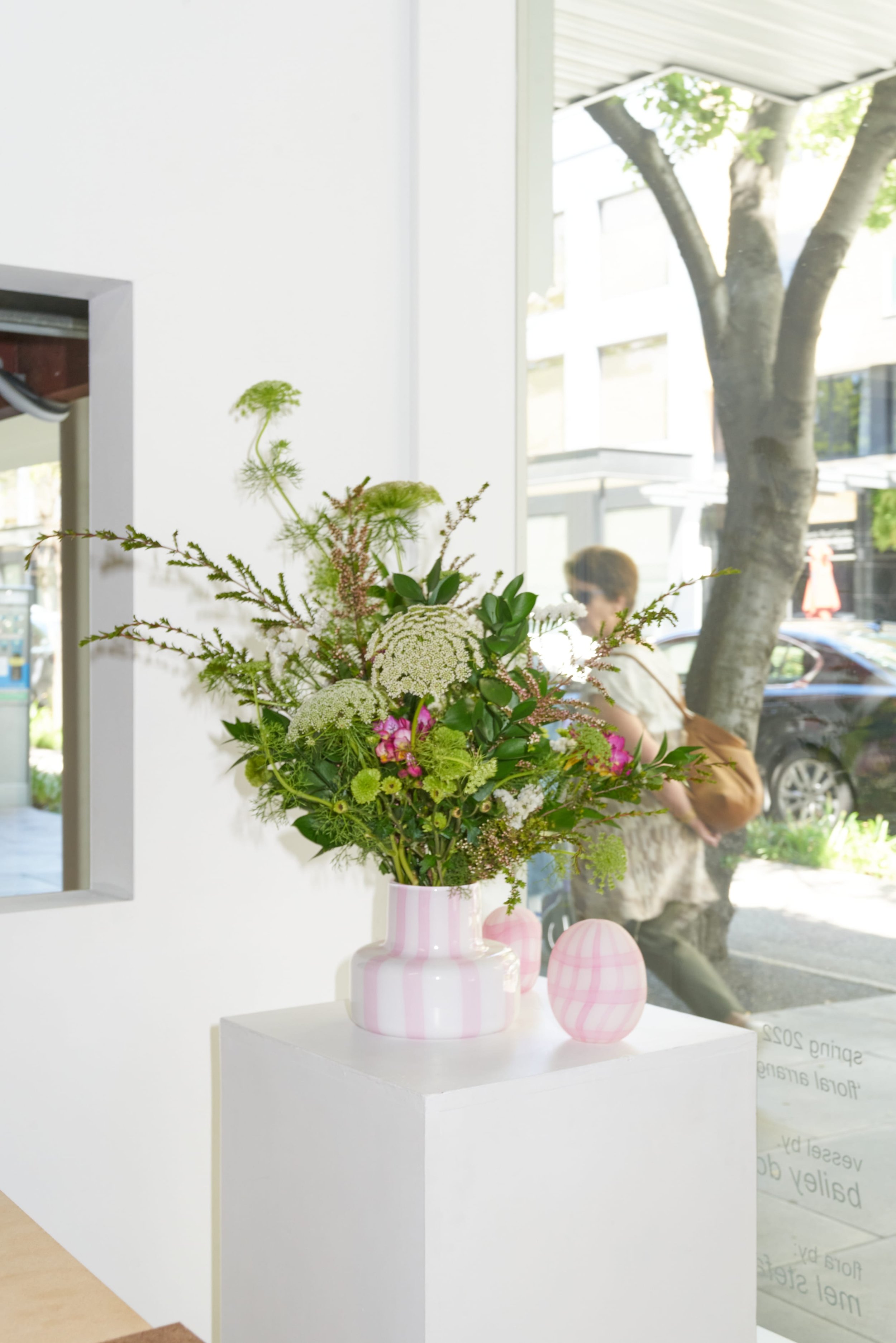 20221016-DSC06189_spring 2022 floral arrangements at a flat shop frome street [bailey donovan with floral arrangement by mel stefanidis].jpg