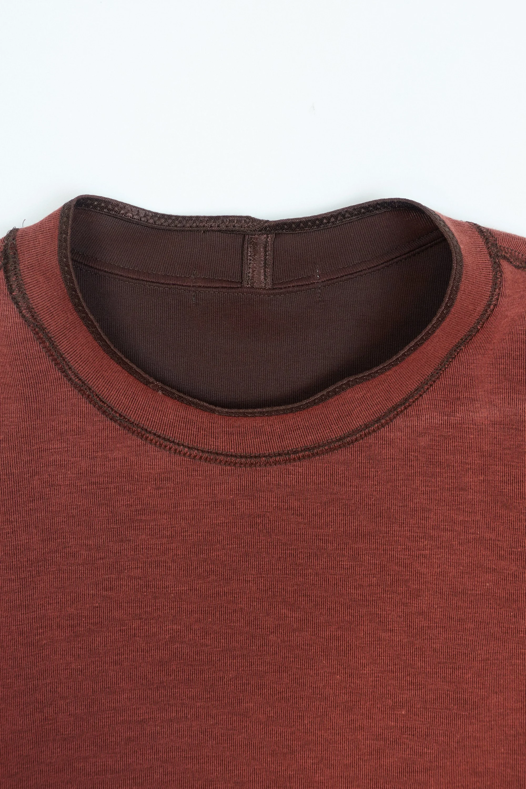 221118 issey miyake men stretchy burdguny & red t-shirt 0895.jpg
