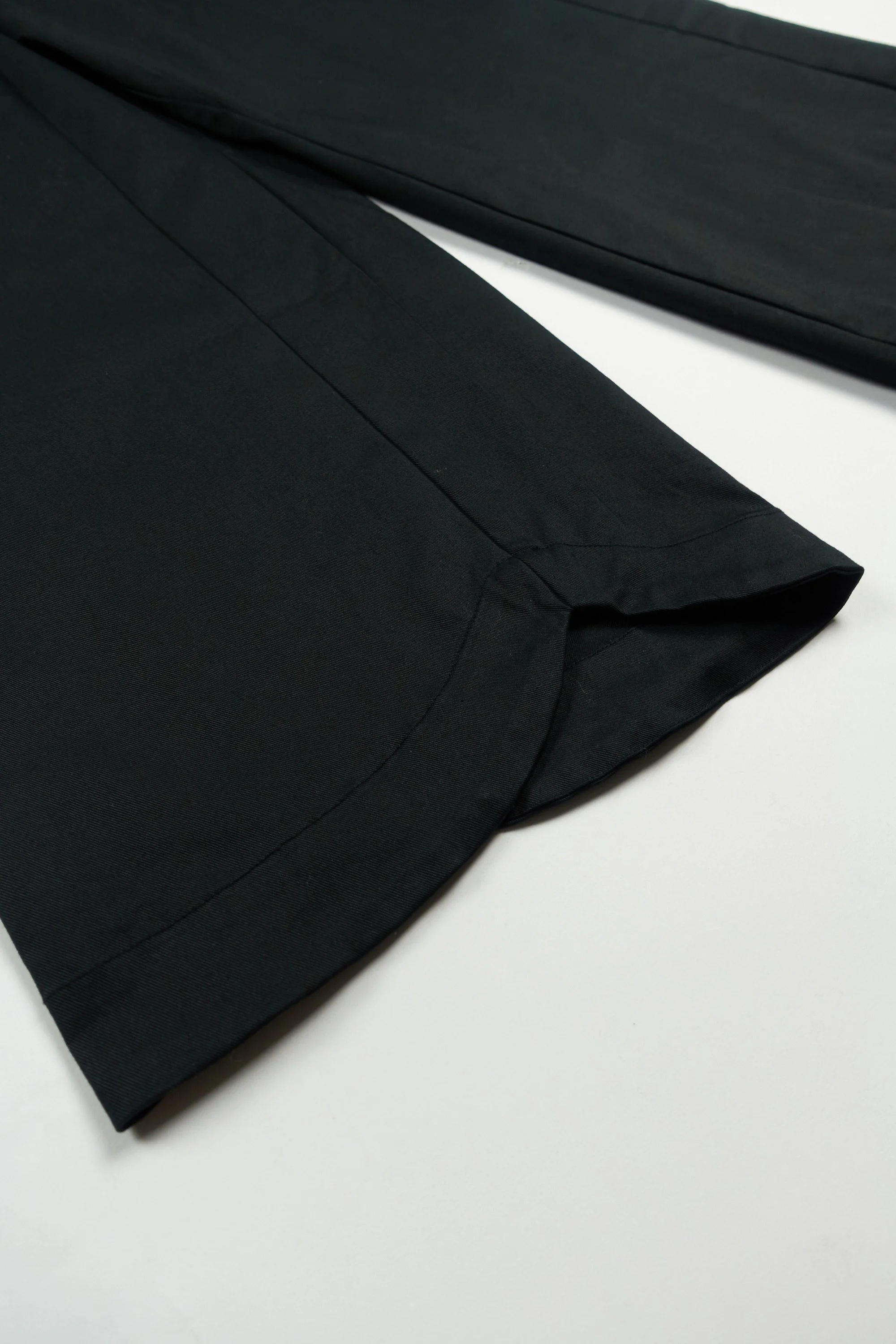 230210 230212 DSC01287 ANREALAGE wavy wide leg trousers.jpg