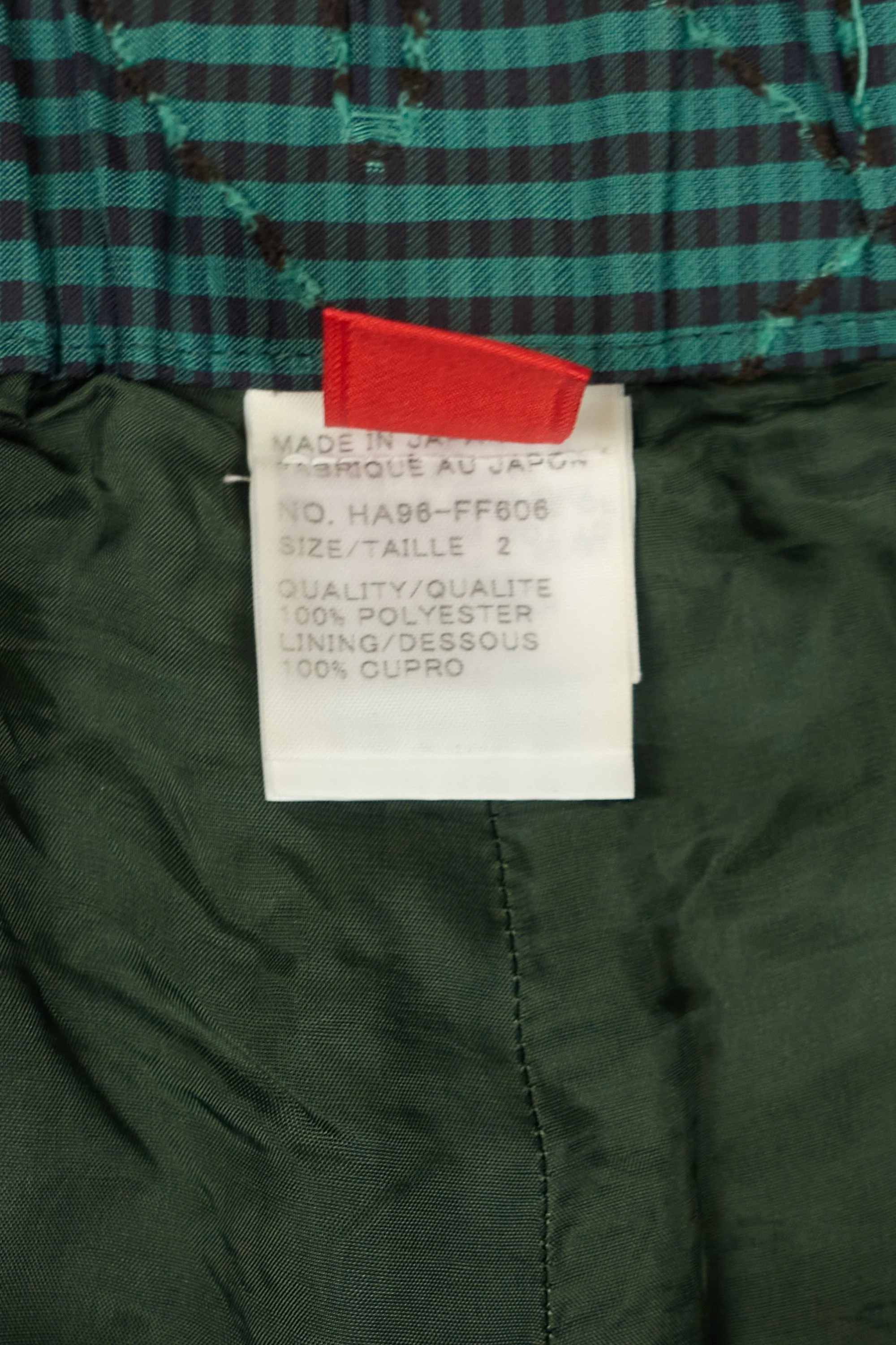 230210 230212 DSC01278 ISSEY MIYAKE HAAT leaf trousers.jpg