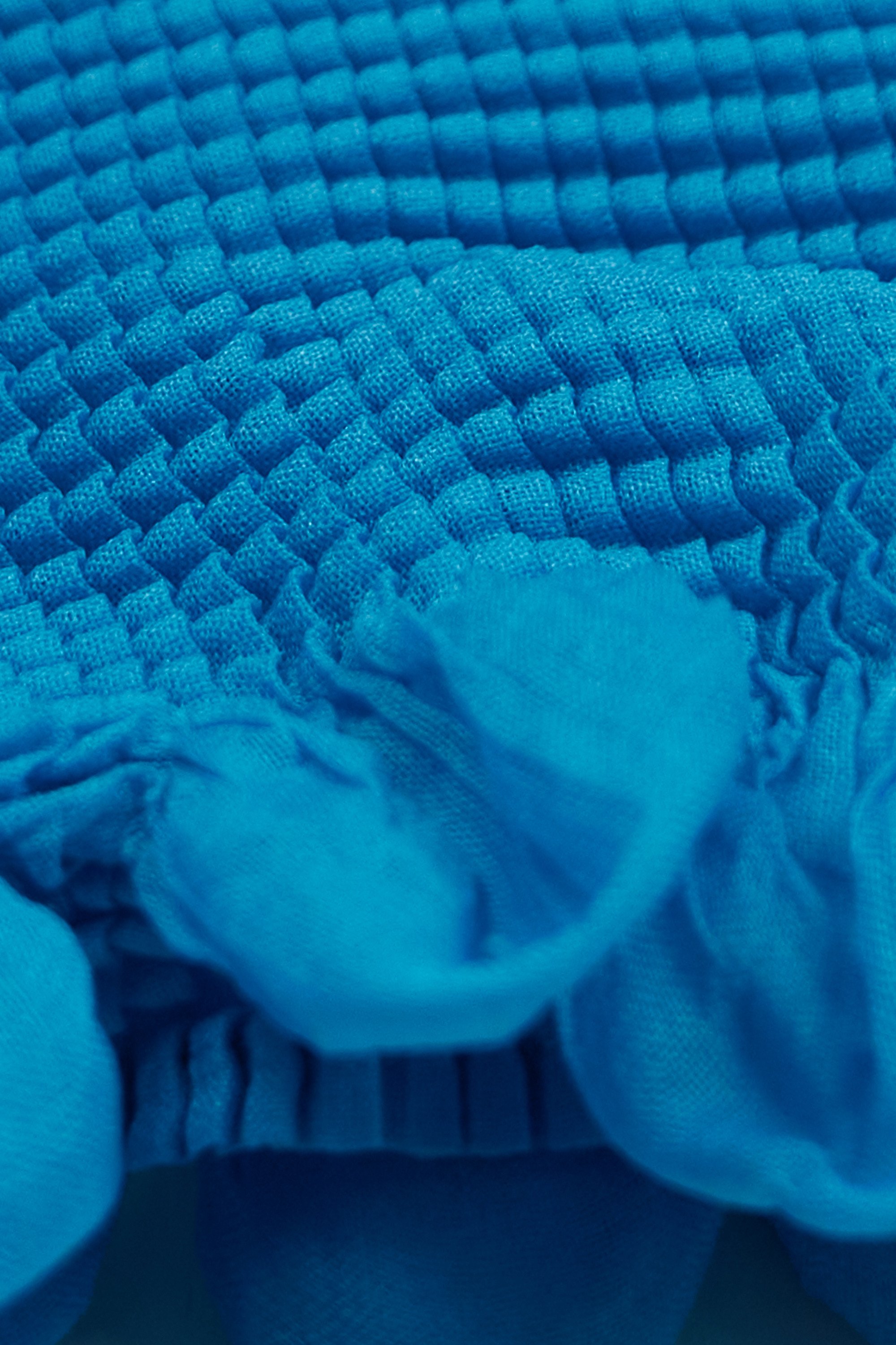 230302 Issey Miyake me bubble singlet blue 1648.jpg