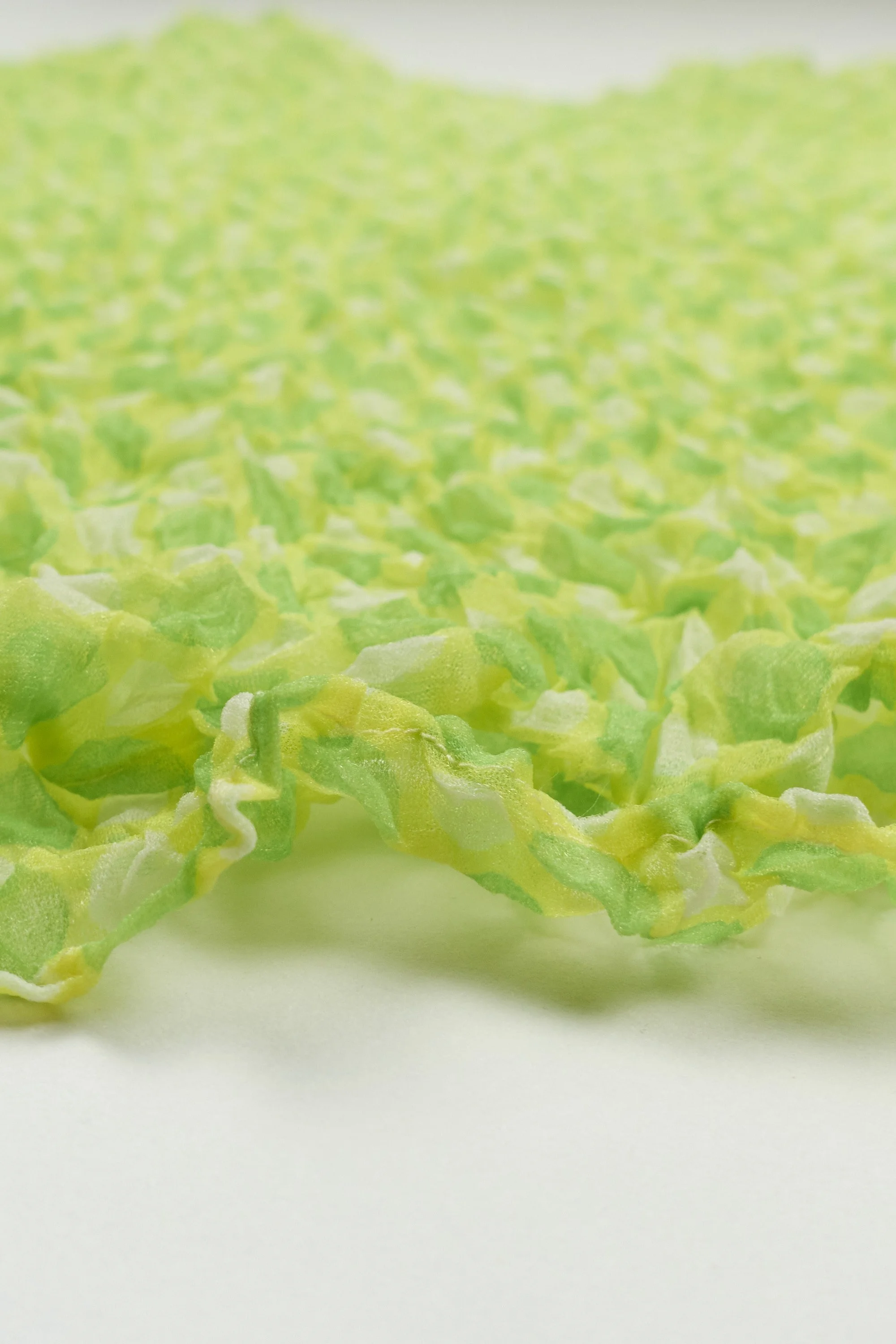 230302 ISSEY MIYAKE crinkle lime polka dot shortsleeve 1592.jpg