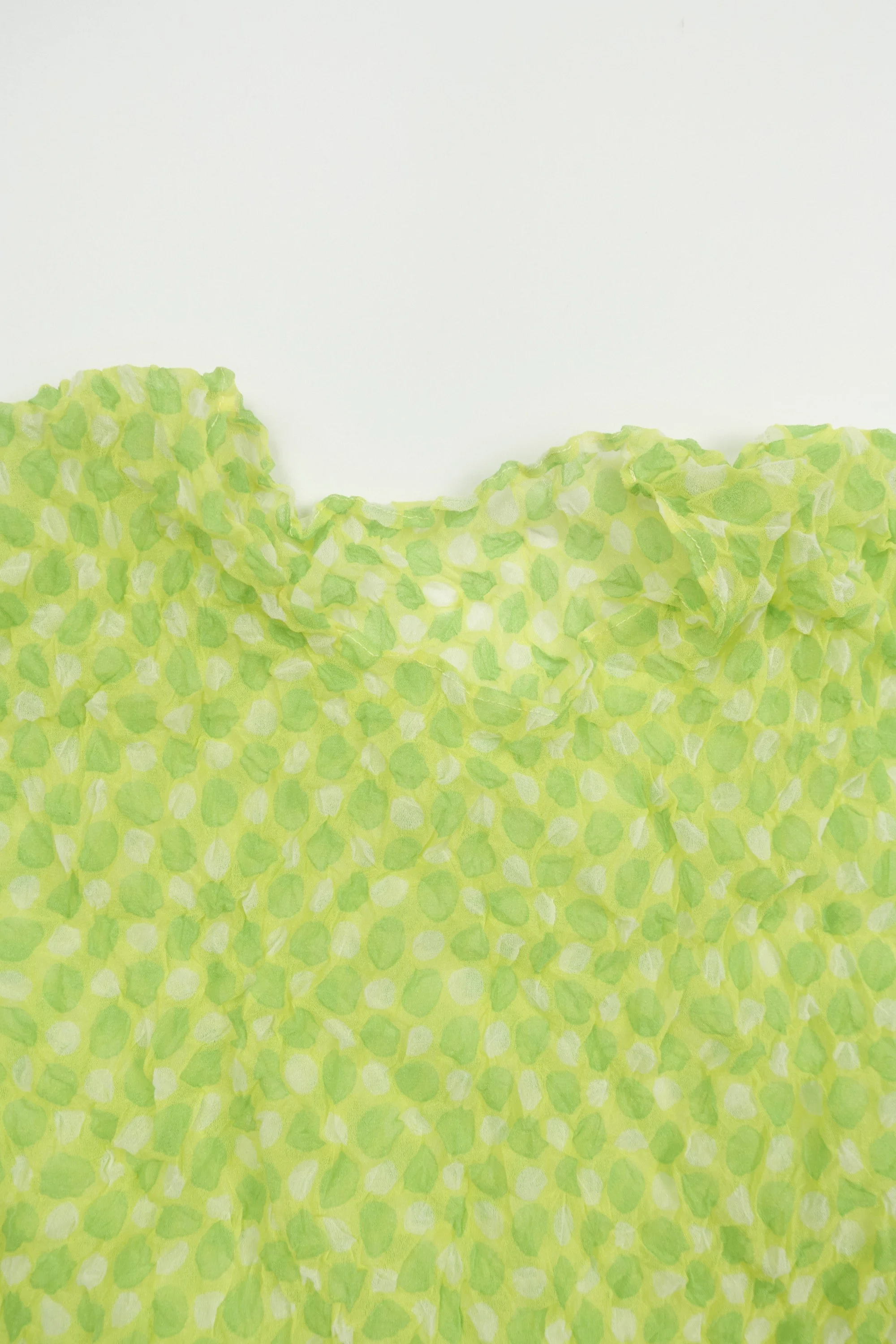 230302 ISSEY MIYAKE crinkle lime polka dot shortsleeve 1586.jpg