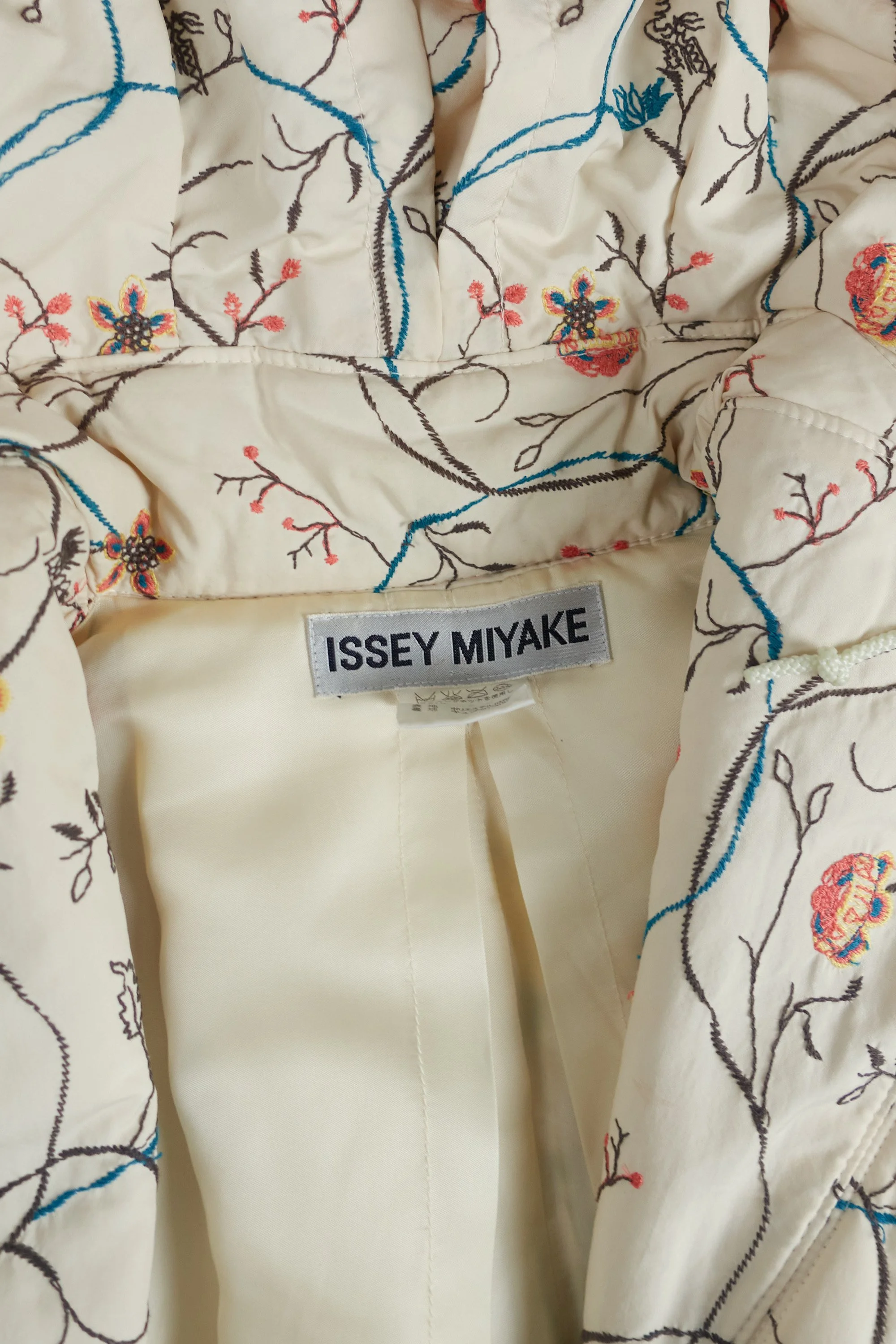 230414 2280 Issey Miyake aw2003 down coat embroided.jpg
