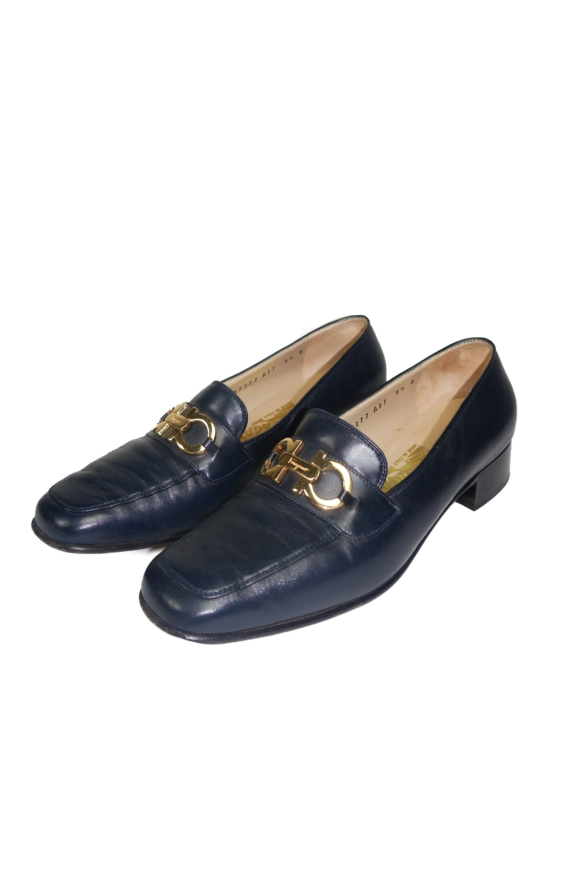 230515 2403 Ferragamo loafers navy leather with gold 1702.jpg