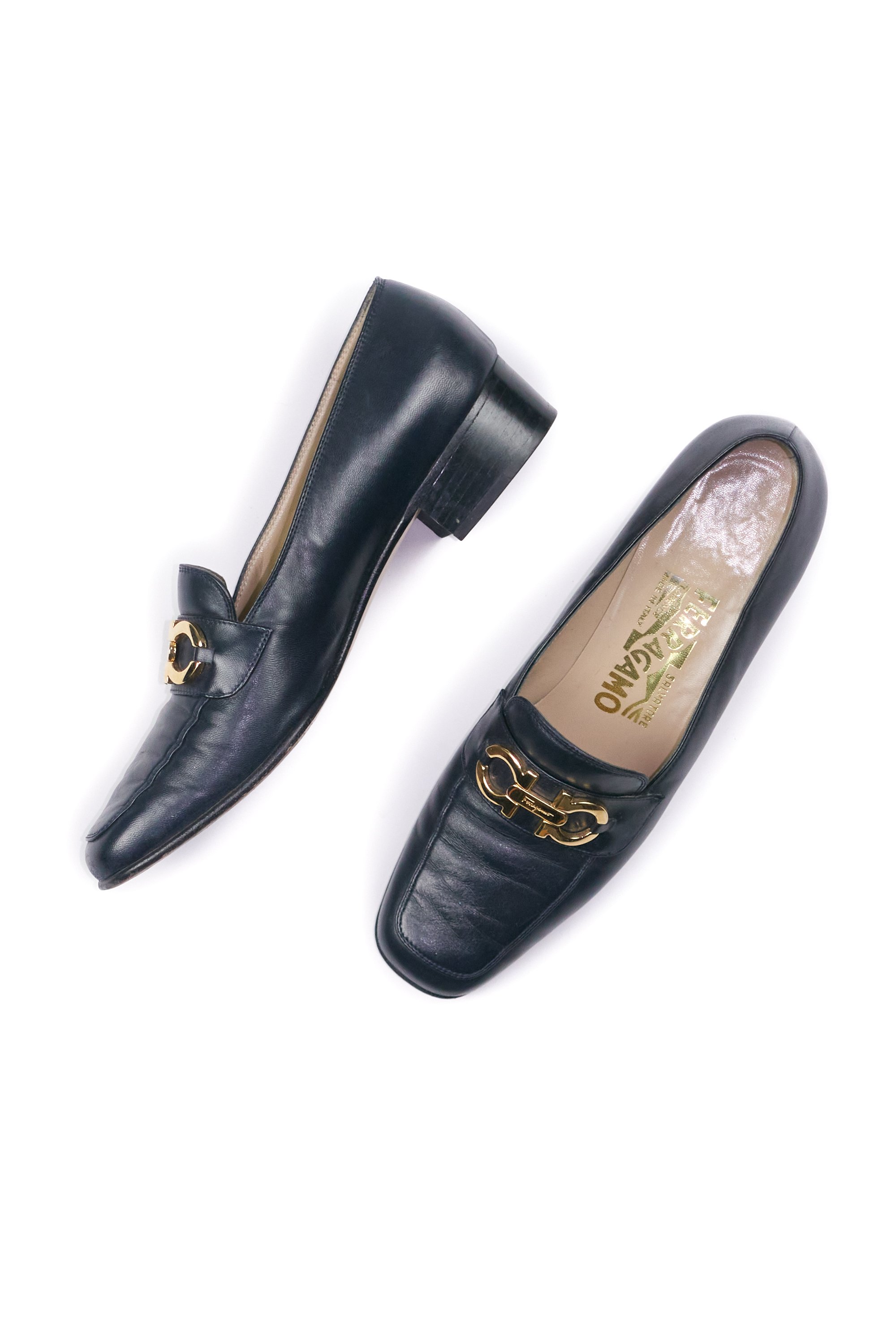 230515 2400 Ferragamo loafers navy leather with gold 1693.jpg