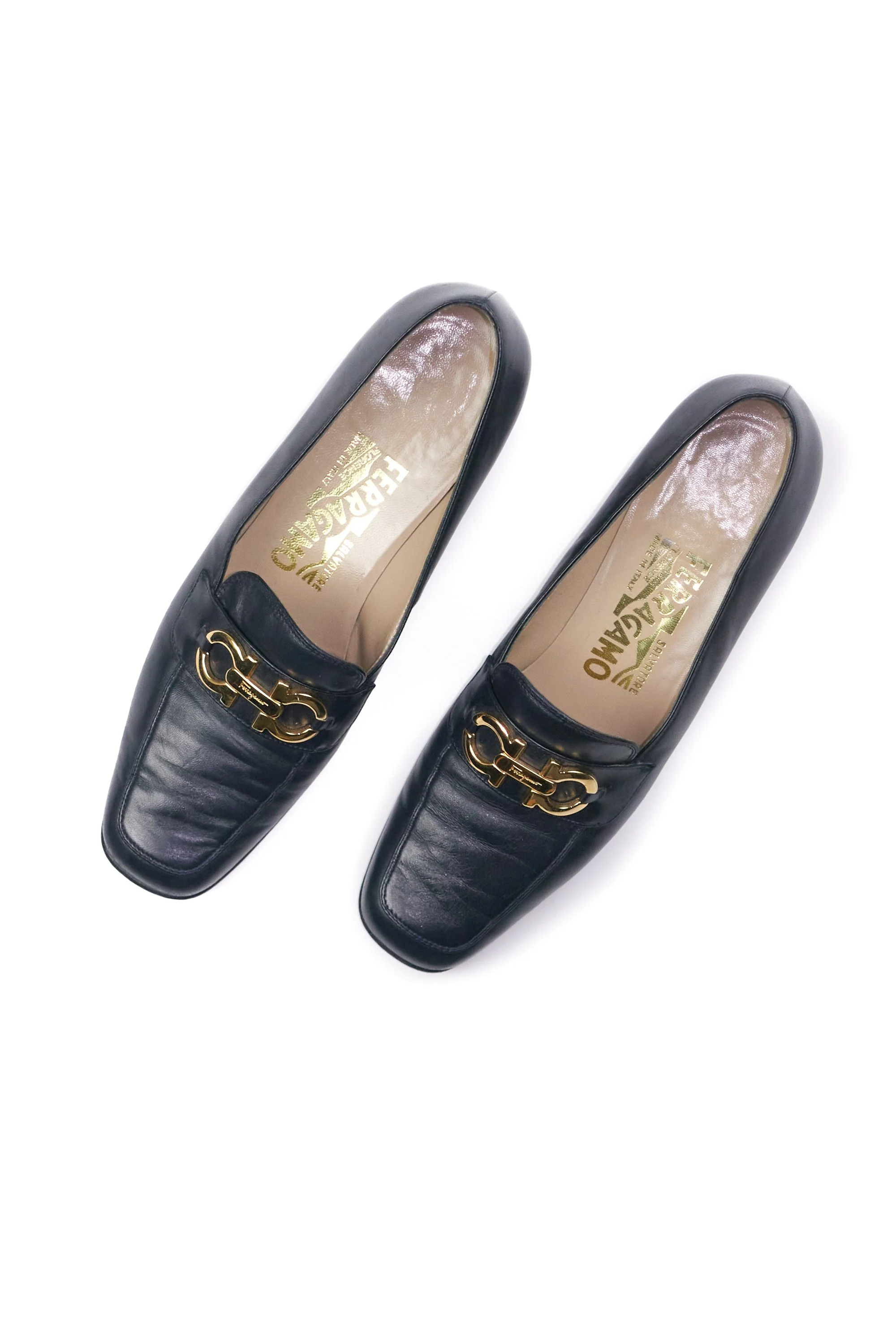 230515 2401 Ferragamo loafers navy leather with gold 1694.jpg