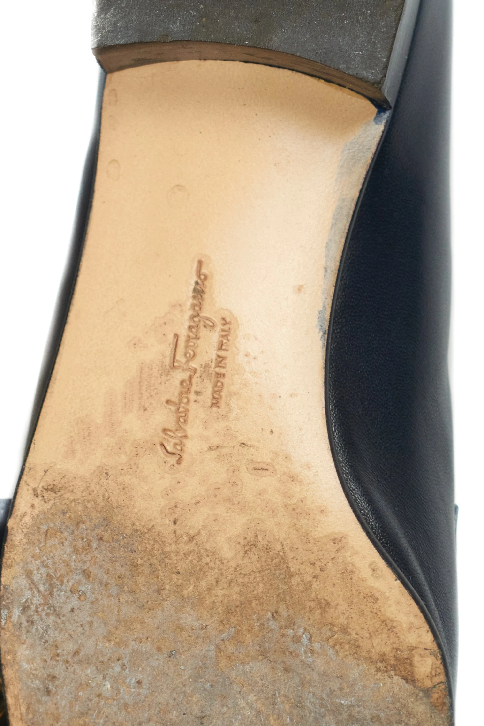 230515 2406 Ferragamo loafers navy leather with gold 1714.jpg