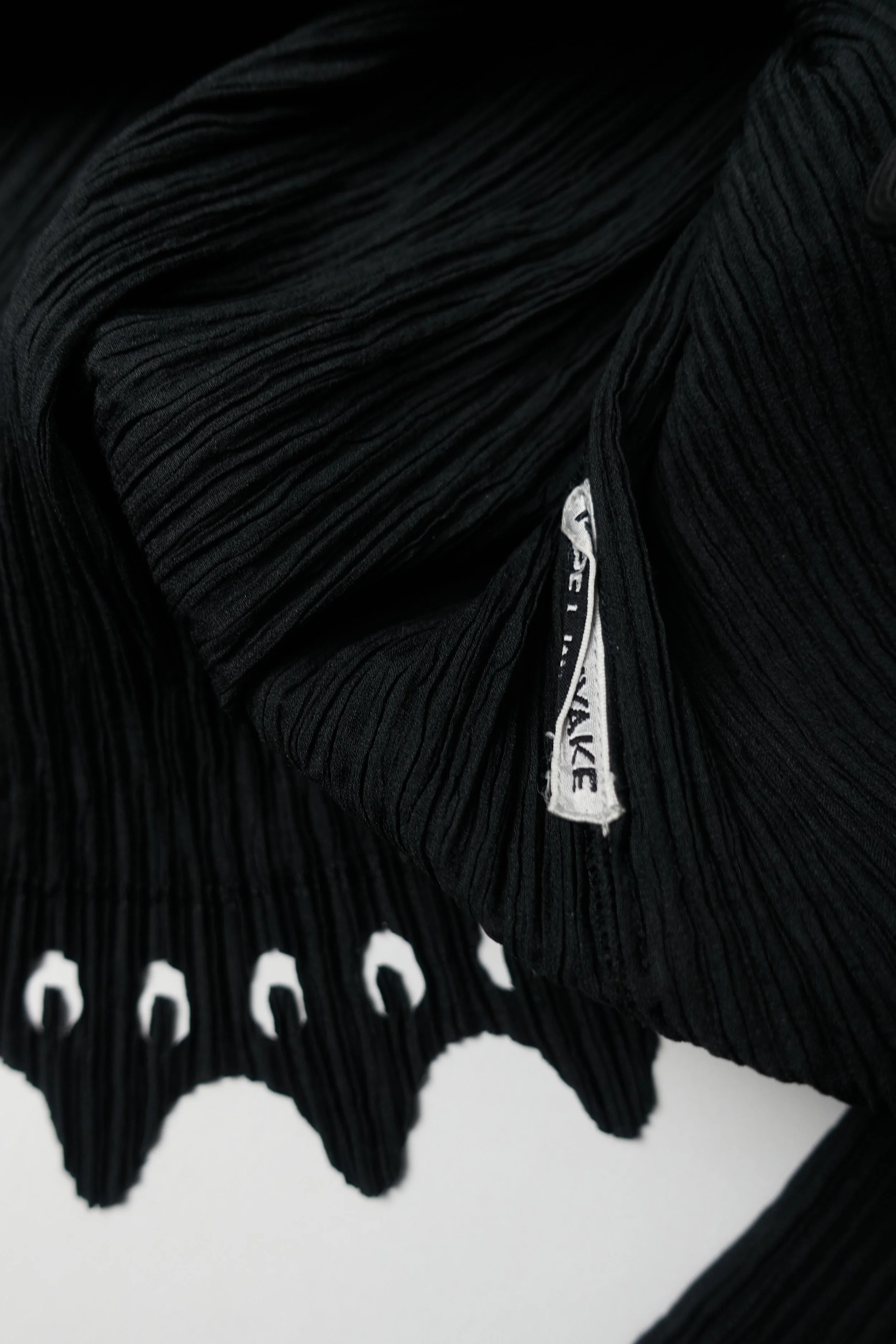 230727 Issey Miyake pleated blazer with cutouts black 0039.jpg