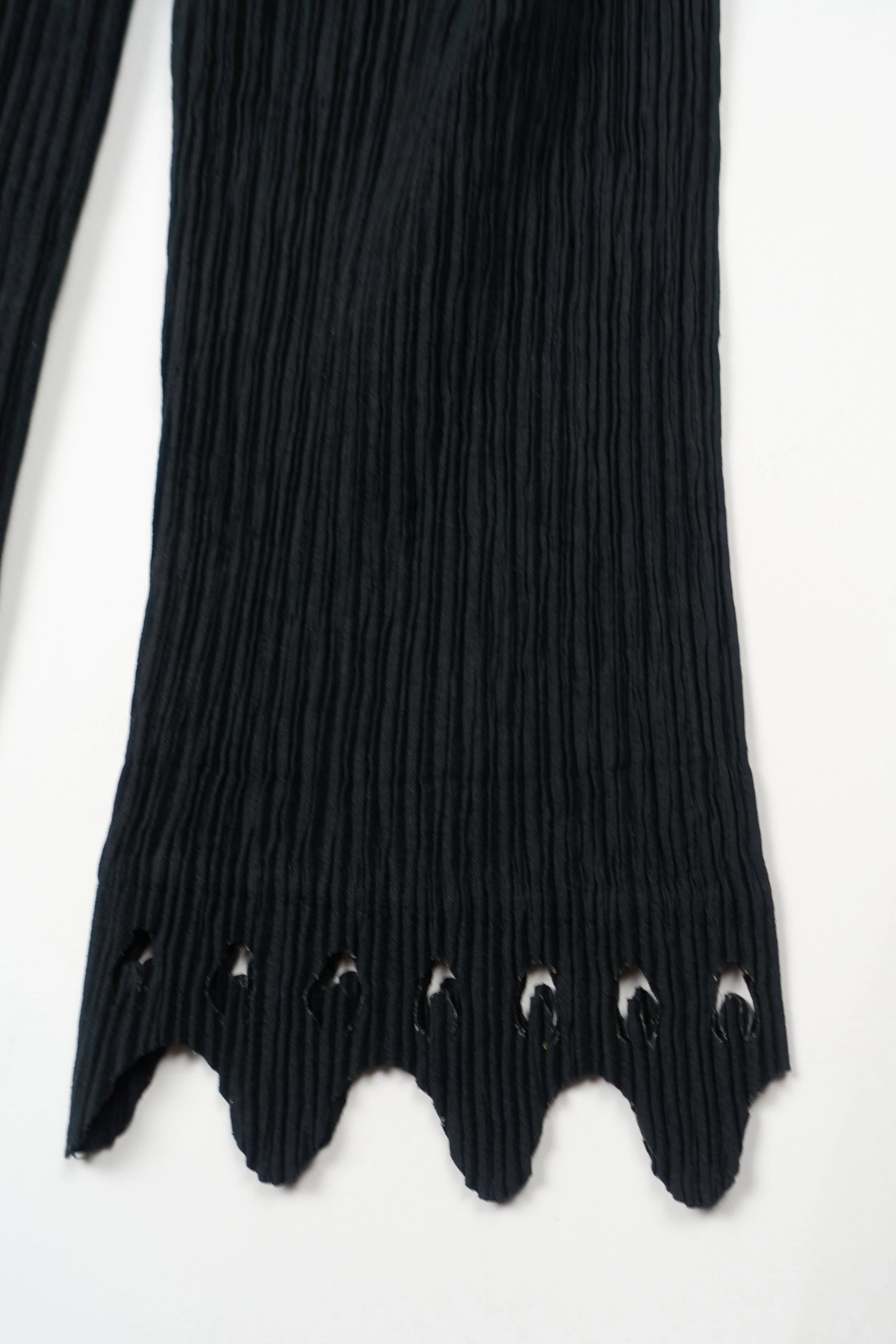 230727 Issey Miyake pleated blazer with cutouts black 0044.jpg