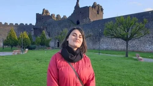 Türkiye: CFWIJ Gazeteci Ceylan Şahinli’nin Derhal Serbest Bırakılmasını Talep Ediyor