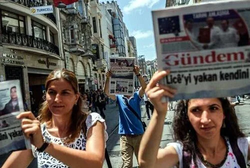 Türkiye: CFWIJ Yargılanan Beş Özgür Gündem Muhabirinin Derhal Beraatını Talep Ediyor