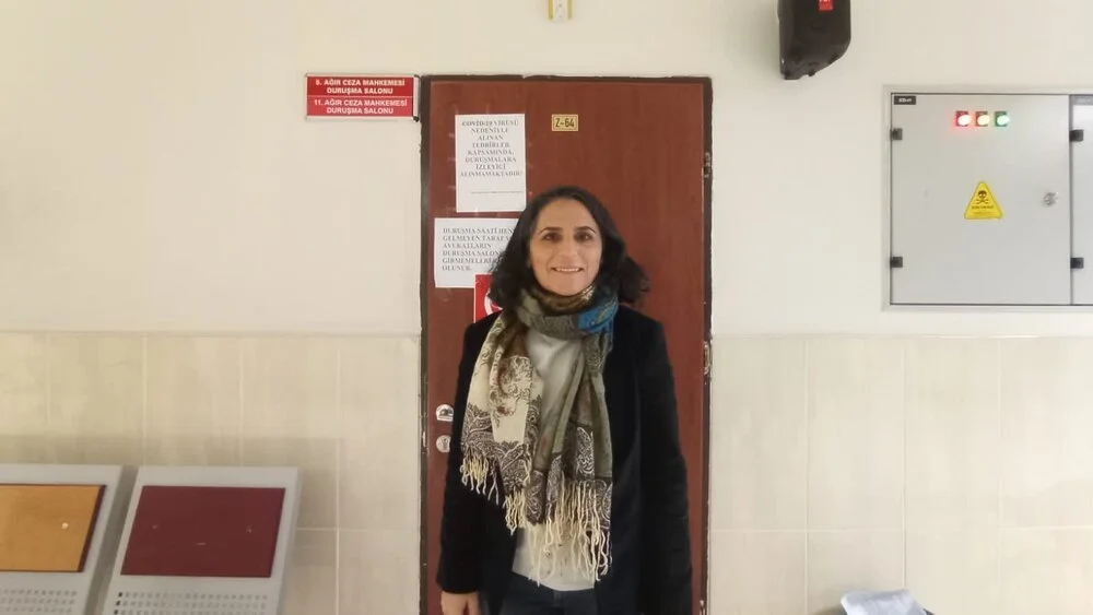 Türkiye: Gazeteci Kibriye Evren’in Duruşması Tanık İfadelerinin İstenmesi Nedeniyle 2021’ye Ertelendi