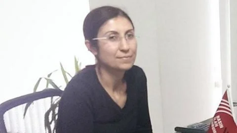 Türkiye: Hülya Kılınç Altı Diğer Gazeteci İle Beraber “MİT Cenazesi” Haberinden Dolayı Yargılandığı Dosyadan TCK 329 Yönünden Beraat Etti, MİT Kanunu’na Muhalefetten Ceza Aldı