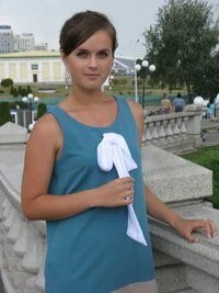 Belarus: Aleksandr Lukashenko’s Early Announcement Of “Victory” Brings Crowds To The Streets. Nasha Niva Journalist Natalia Lubnevskaya Was Injured After Being Hit With A Projectile.