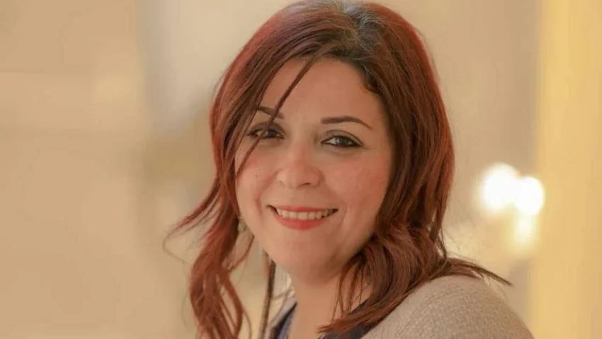 مصر: اعتقلت لاحتجاجها على الاستبداد، لازالت الصحفية إسراء عبدالفتاح خلف القضبان.