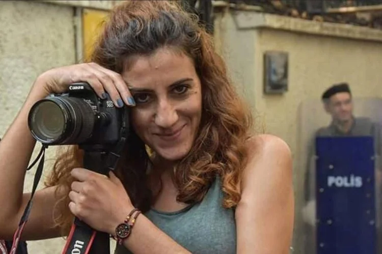 Türkiye: Polis Şiddetini Görüntüleyen Gazeteci Zülal Koçer Hakkında Soruşturma Açıldı