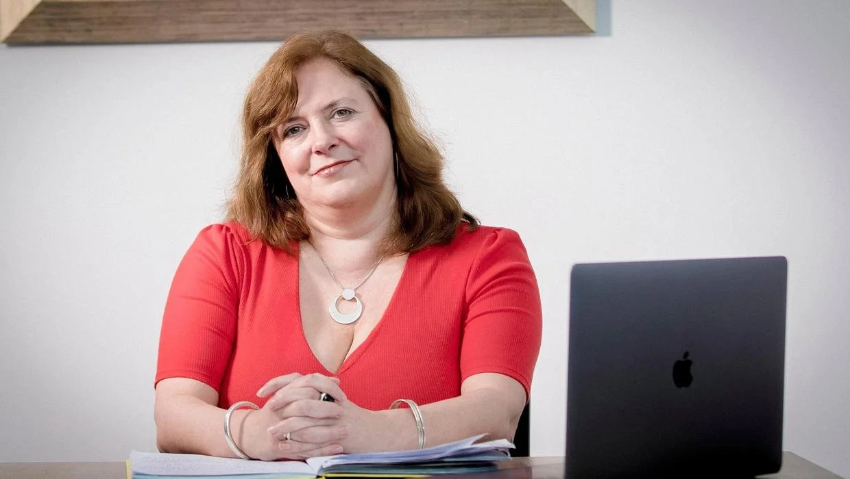 Northern Ireland: Online Troll Threatens Journalist Suzanne Breen, Minor Daughter