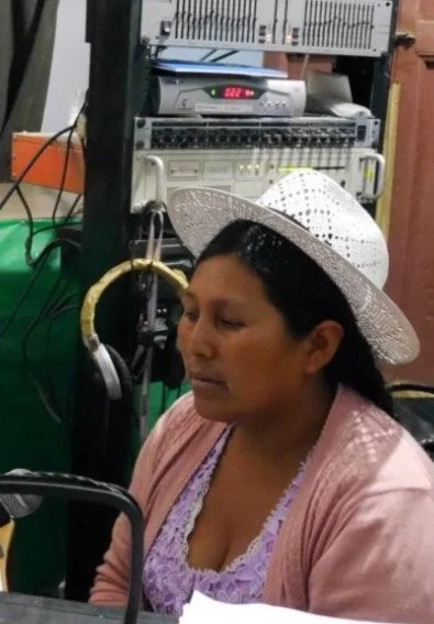 Bolivia: Masked Men Attack Radio Station, Padlock Studio and Threaten Reporter Lesli Monroy