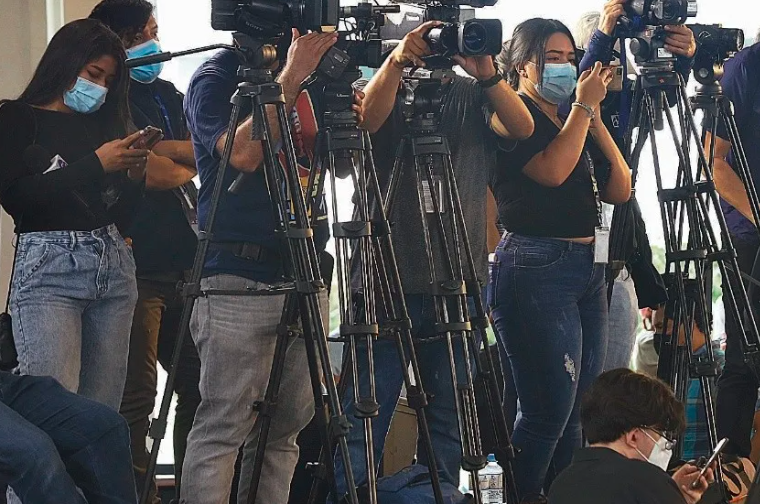 El Salvador: Mayor Intimidates, Smears and Harasses La Prensa Gráfica Journalist