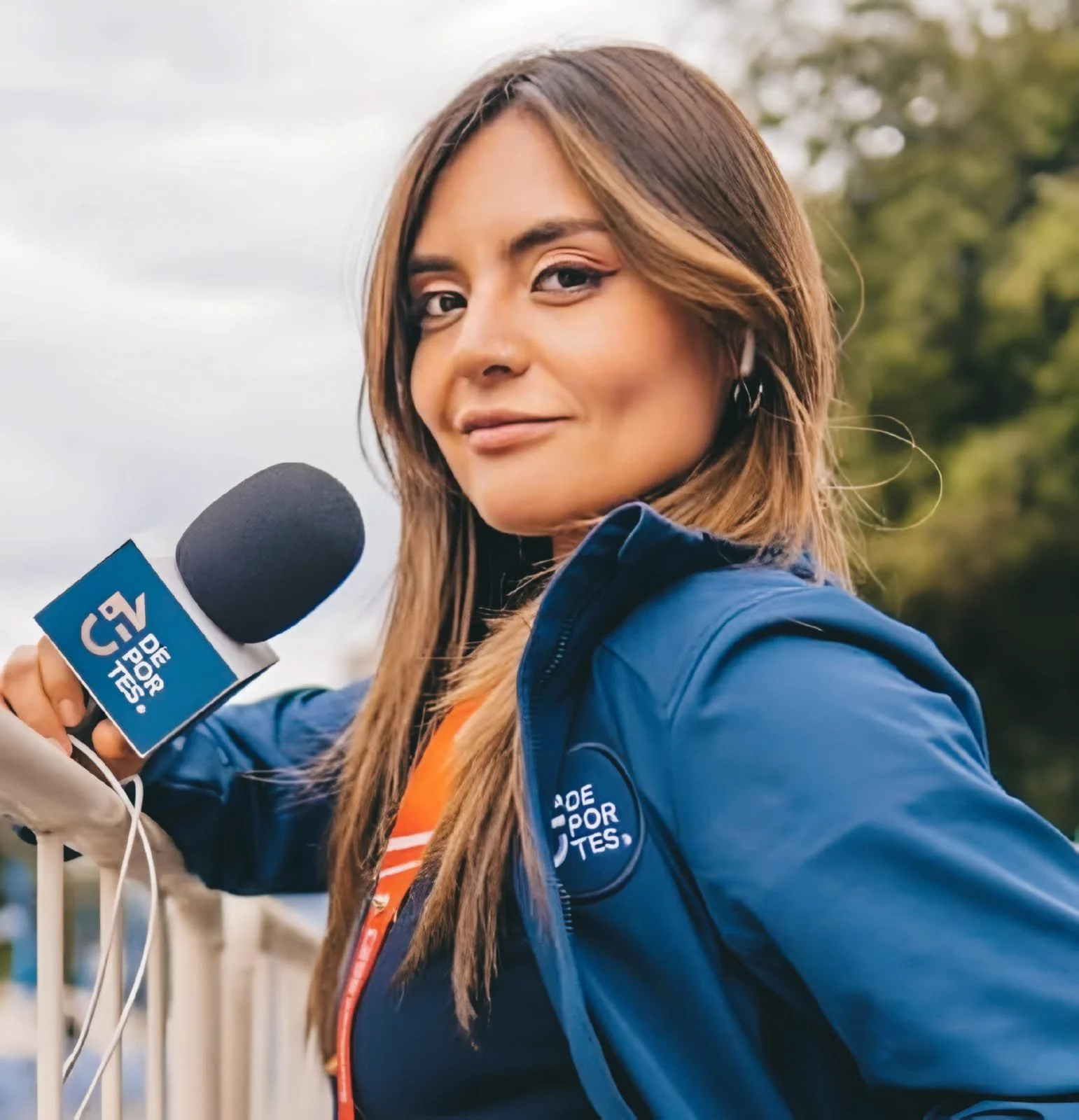 Chile: Guard Assaults Daniela Muñoz During Interview with Former Mayor