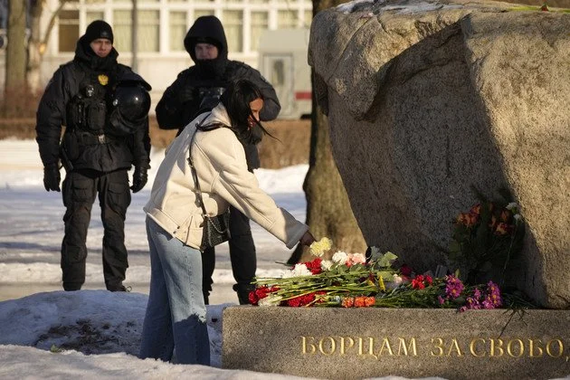 Russia: Multiple Journalists Detained While Covering Memorials for Alexei Navalny