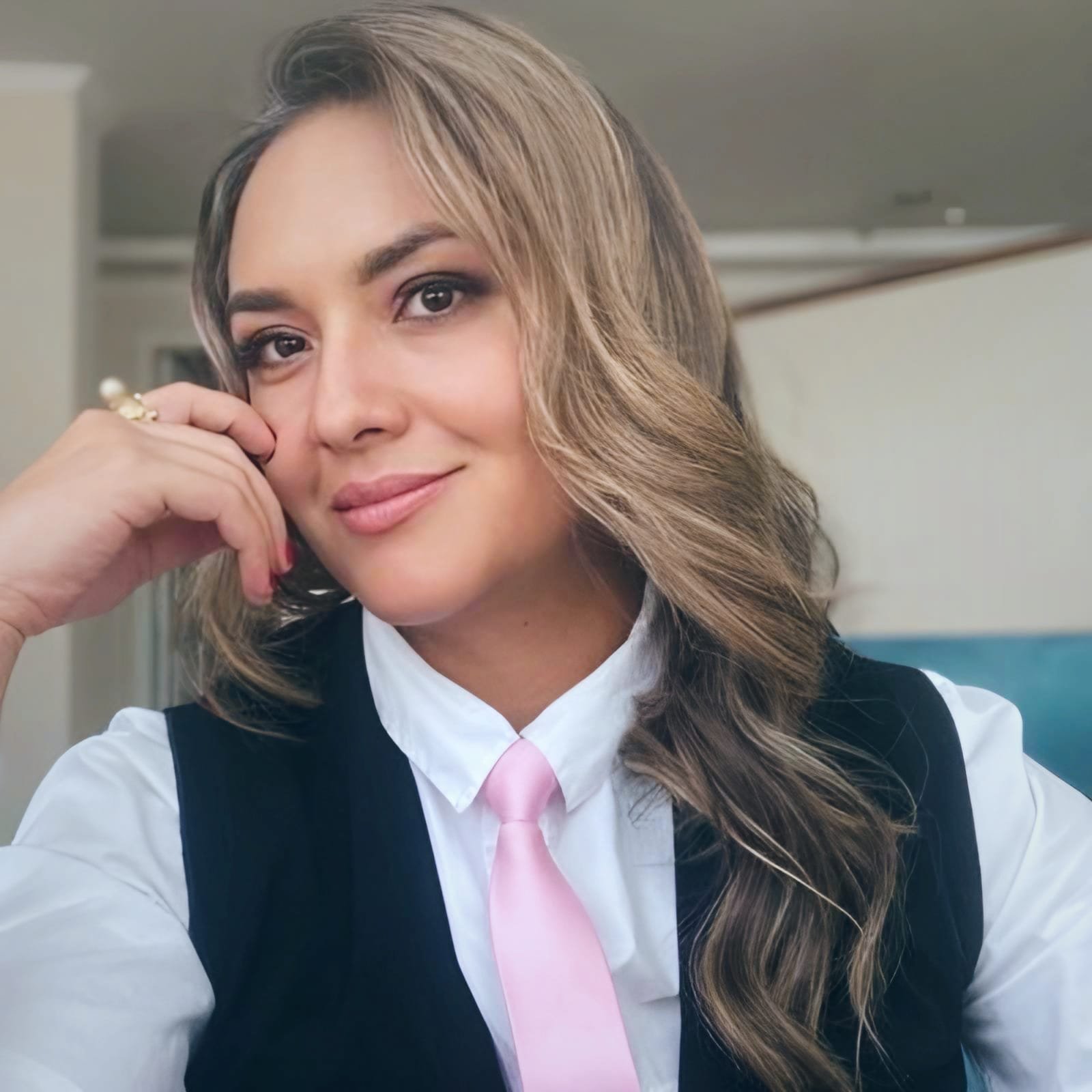 Ecuador: María Sol Borja Faces Barrage of Sexist Insults Online
