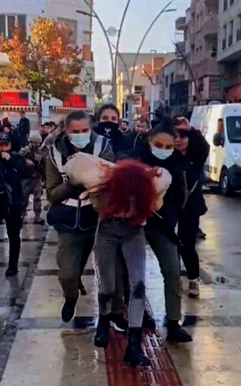 Turkiye: Women Press Freedom Condemns Police Violence Against Pelşin Çetinkaya Covering Protests in Batman
