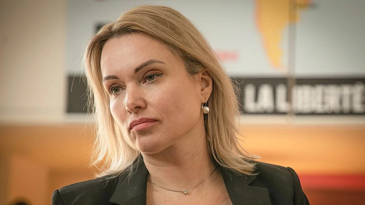 Russia: Marina Ovsyannikova Sentenced to 8.5 Years in Absentia for Protesting Outside Kremlin