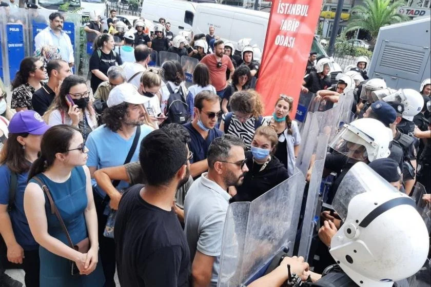 Turkey: Journalists Threatened While Following Healthcare Strike For Murdered Doctor In Konya