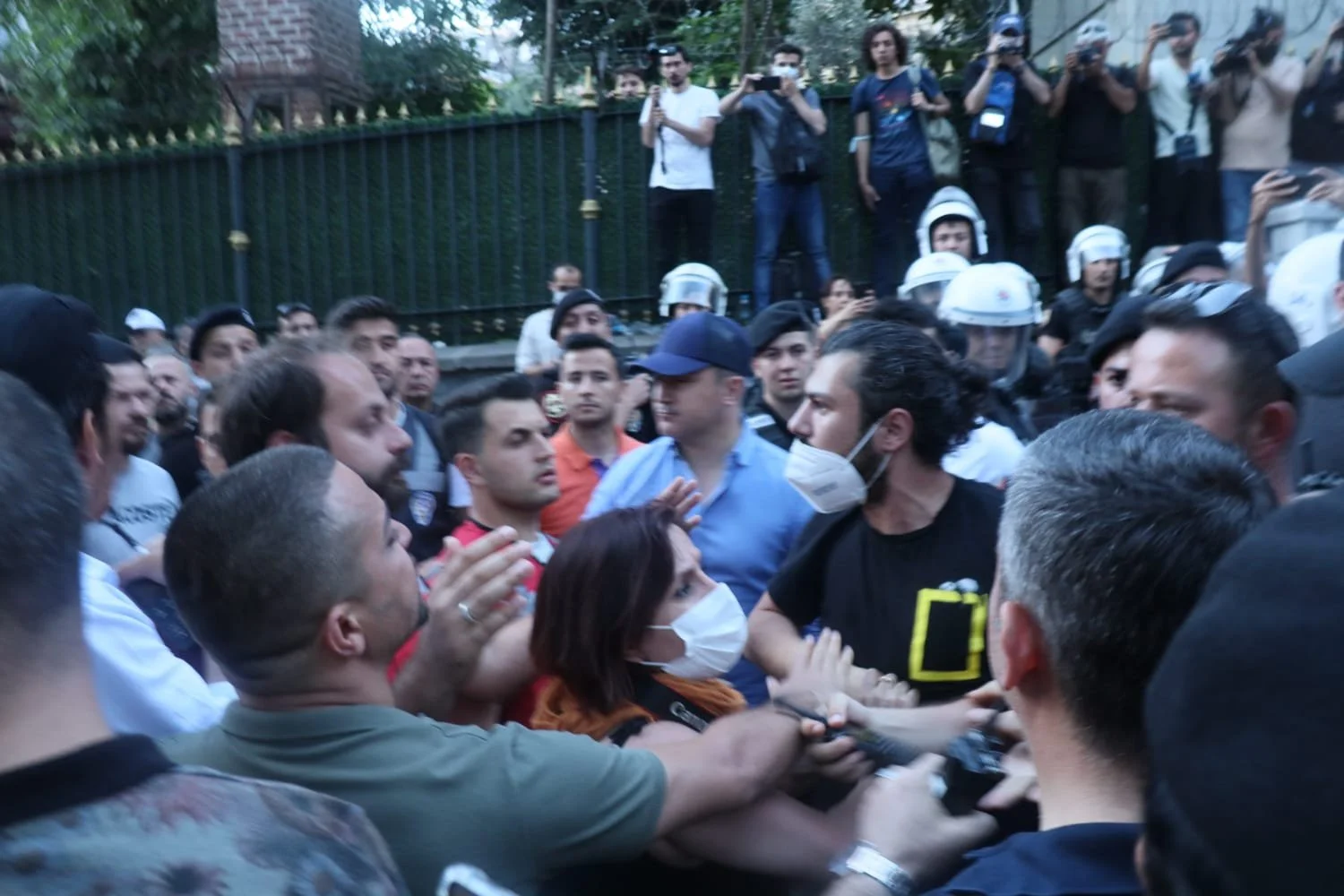 Türkiye: Gezi Direnişinin Dokuzuncu Yıl Anmasında Dört Kadın Gazeteci Gözaltına Alındı