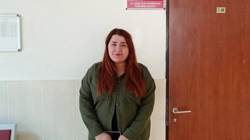 Türkiye: Kendisine Ait Olmayan Bir Sosyal Medya Hesabı Nedeniyle Gazeteci Beritan Canözer’e Açılan Dava Ertelendi