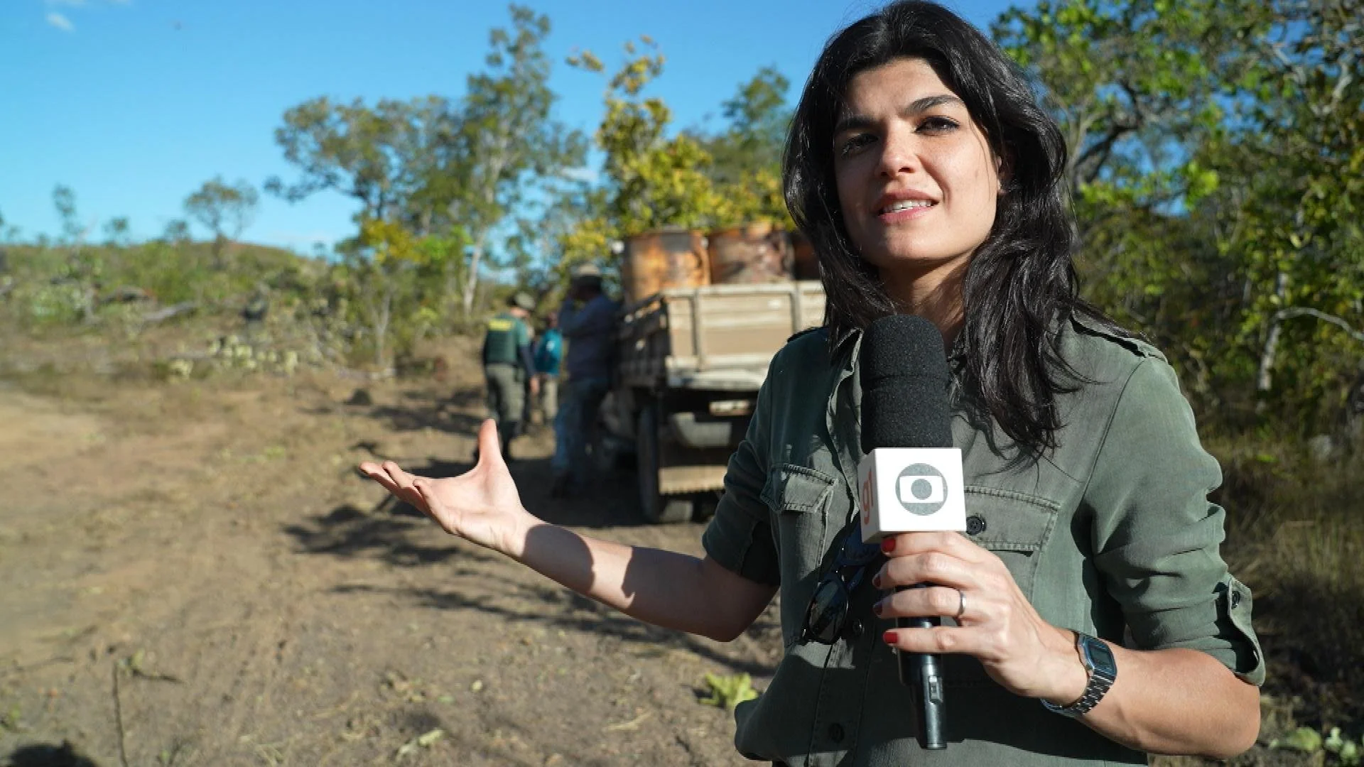 Brazil: Officer Points Gun at Danielle Zampollo As She Reports on Police Violence