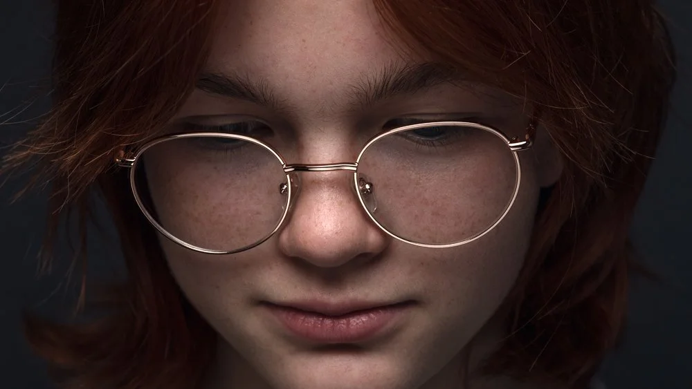 Portretfoto van een kind in de fotostudio in Zoetermeer – kinderfotografie met aandacht voor echte momenten