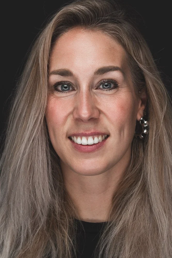 2-in-1 portret van broer en zus in studiofotografie nabij Leidschendam