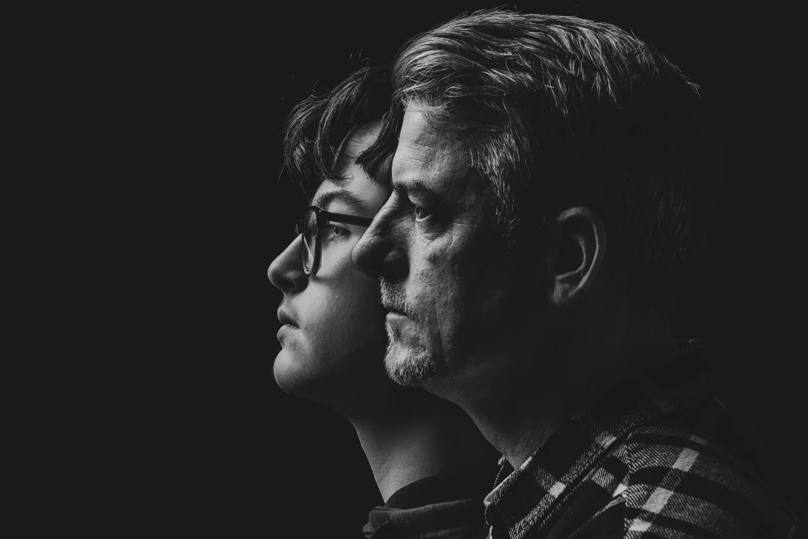 Generatieportret met vader en zoon, emotioneel en puur