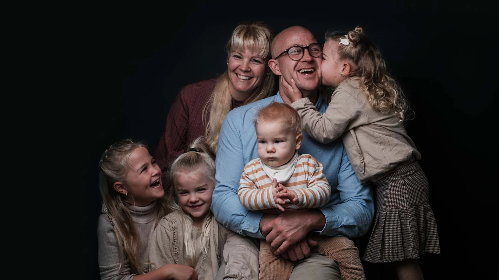 familiefotografie van gezin in studio in Zoetermeer