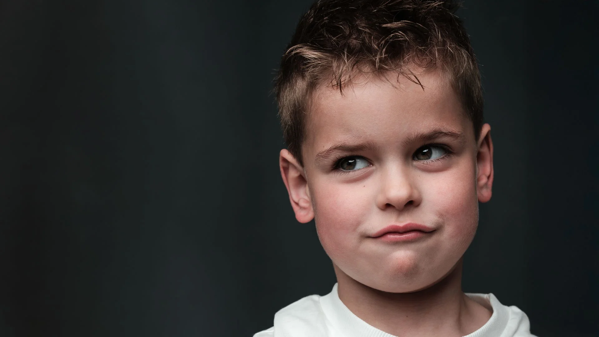 Kinderportret van een jongen in fotostudio in Zoetermeer
