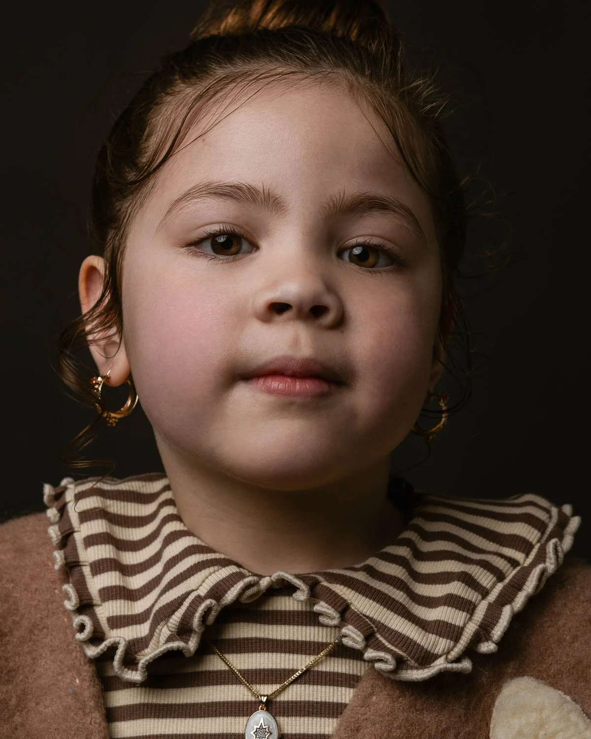 kinderportret gezin studio zwart achtergrond