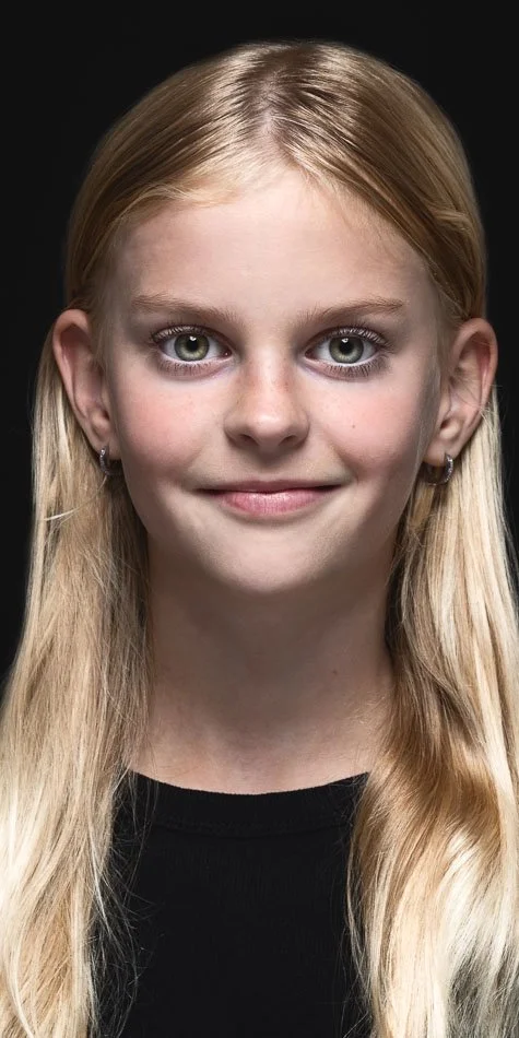 duo portret van meisje waarbij twee foto’s zijn samengevoegd