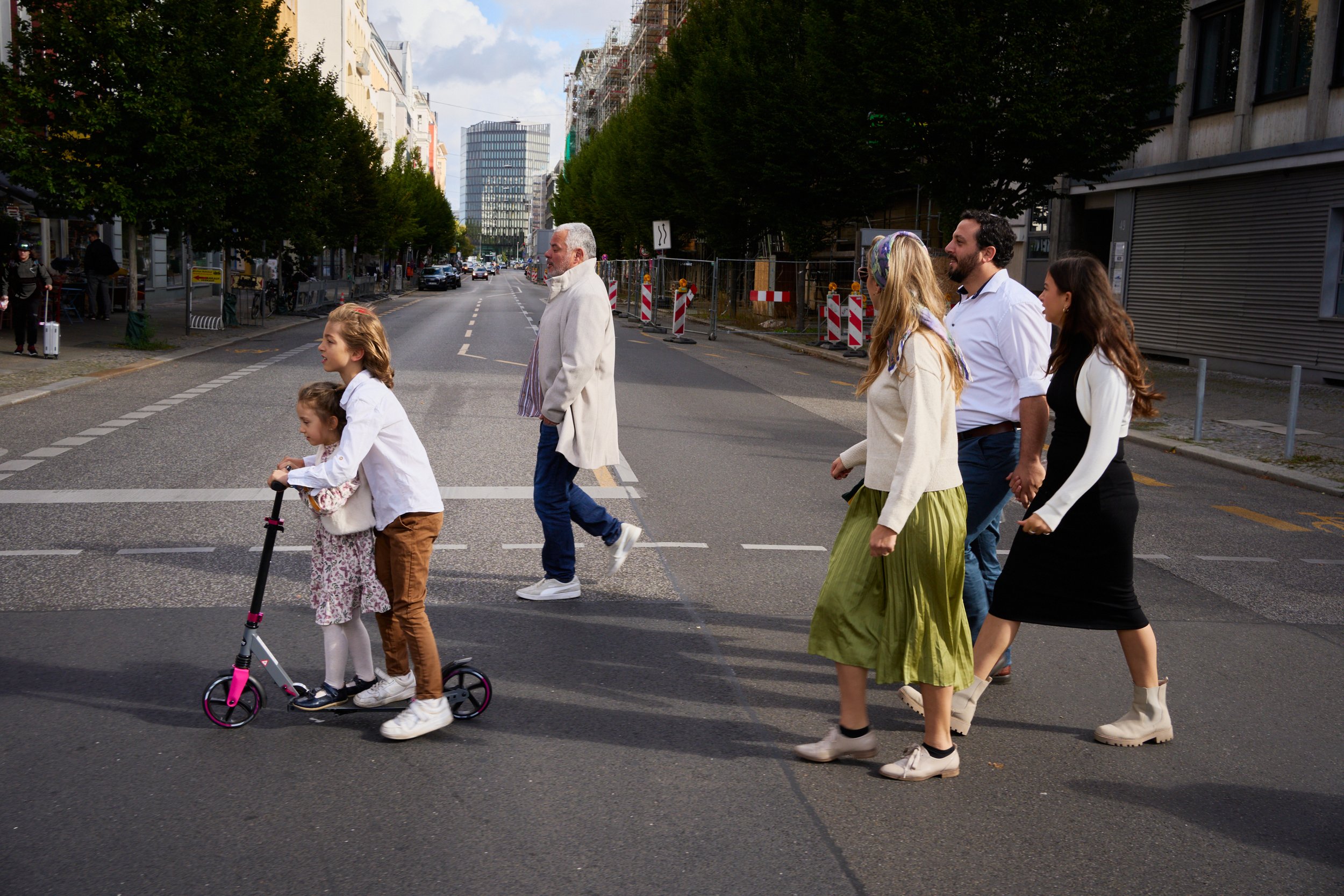 240928-Geolino_Schabbatfeier_Familie-Jann_Berlin_2000_WEB.jpg